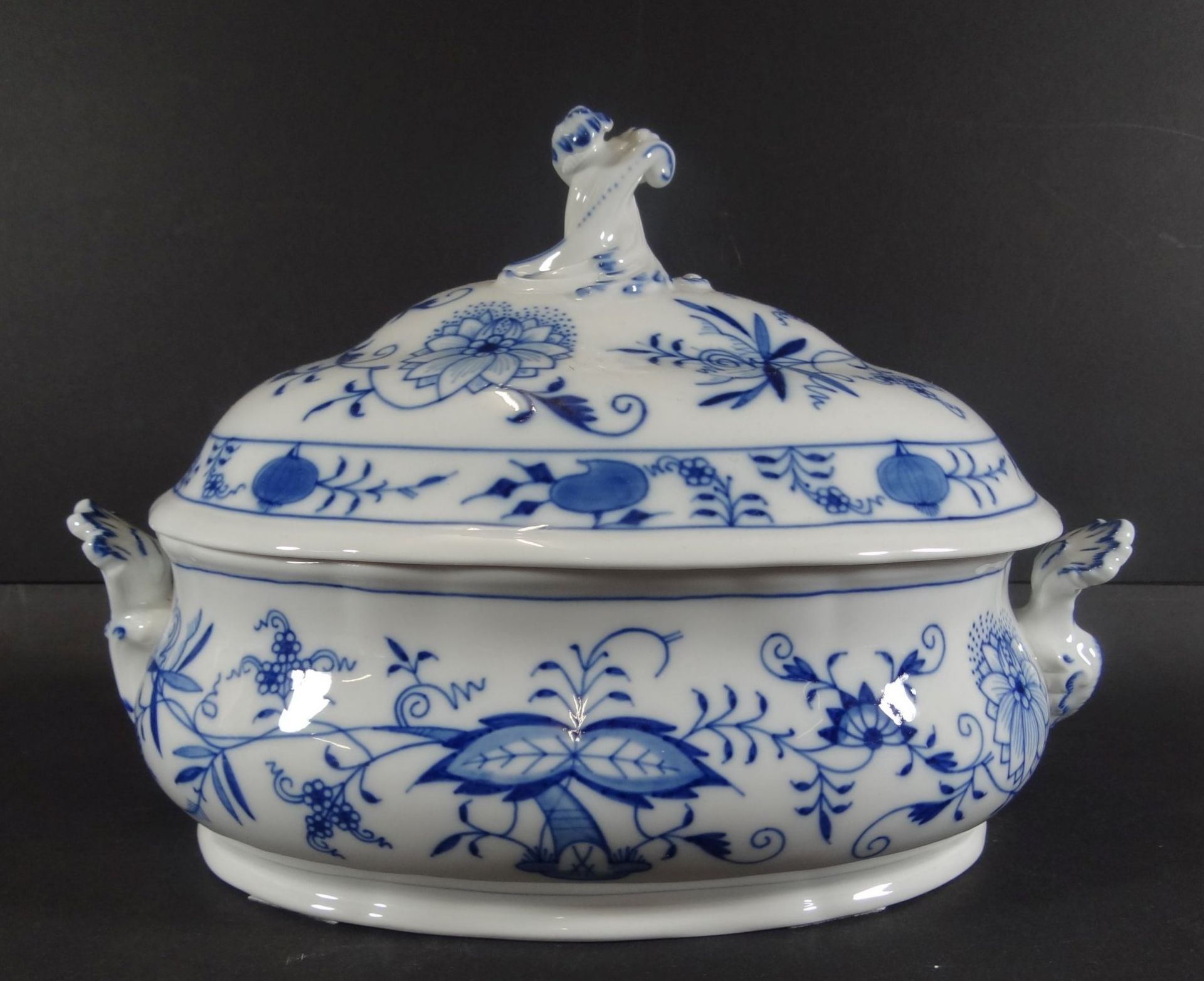 ovale grosse Deckelterrine "Meissen" Zwiebelmuster, H-18 cm, 23x17 cm - Bild 9 aus 10