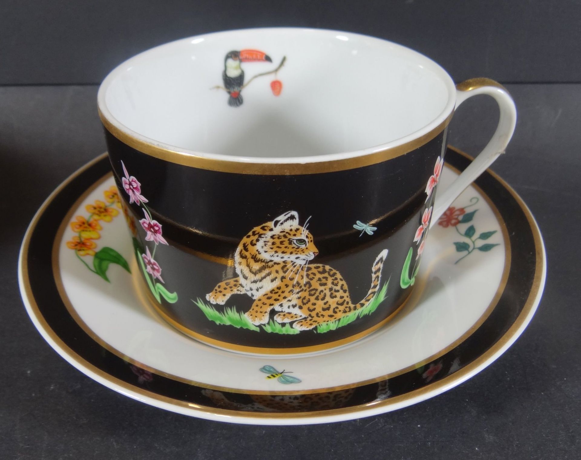 2 gr. Milchkaffee-Tassen mit U.T. "Chase" Jaguar Jungle - Bild 2 aus 8