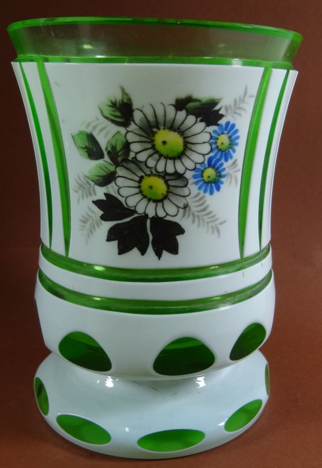 Überfang Fussbecher bzw. Vase, Blumenmalerei, H-12 cm, D-8 c - Bild 4 aus 7