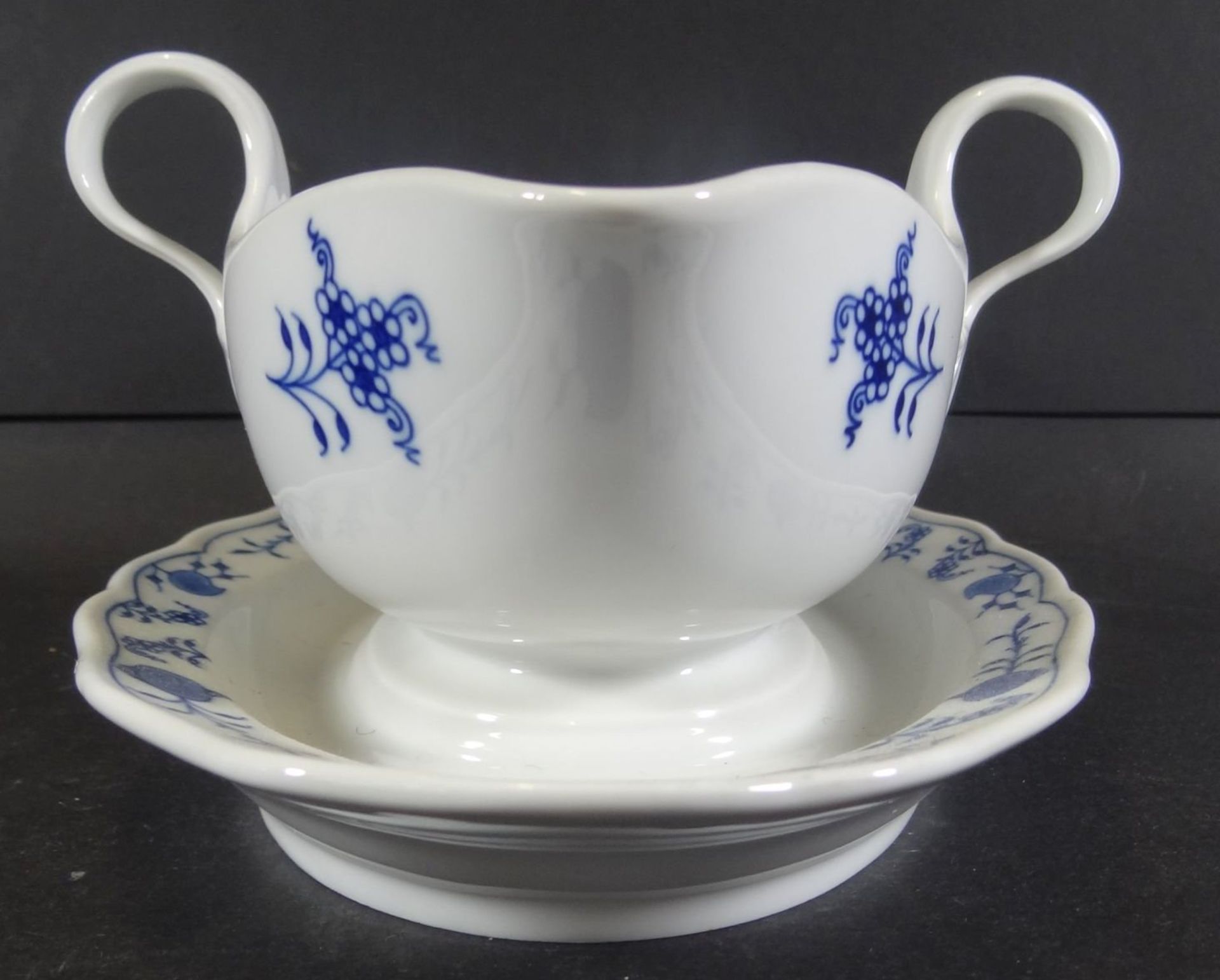 Sauciere "Meissen" Zwiebelmuster, H-10 cm, 23x14 cm - Bild 3 aus 5