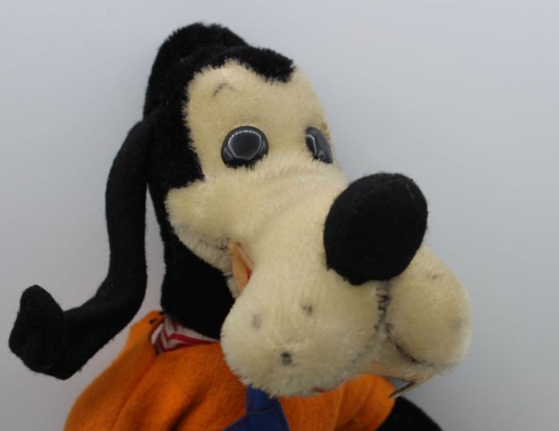 Goofy, wohl Schuco, bespielte Erhaltung, H-34cm. - Bild 3 aus 4