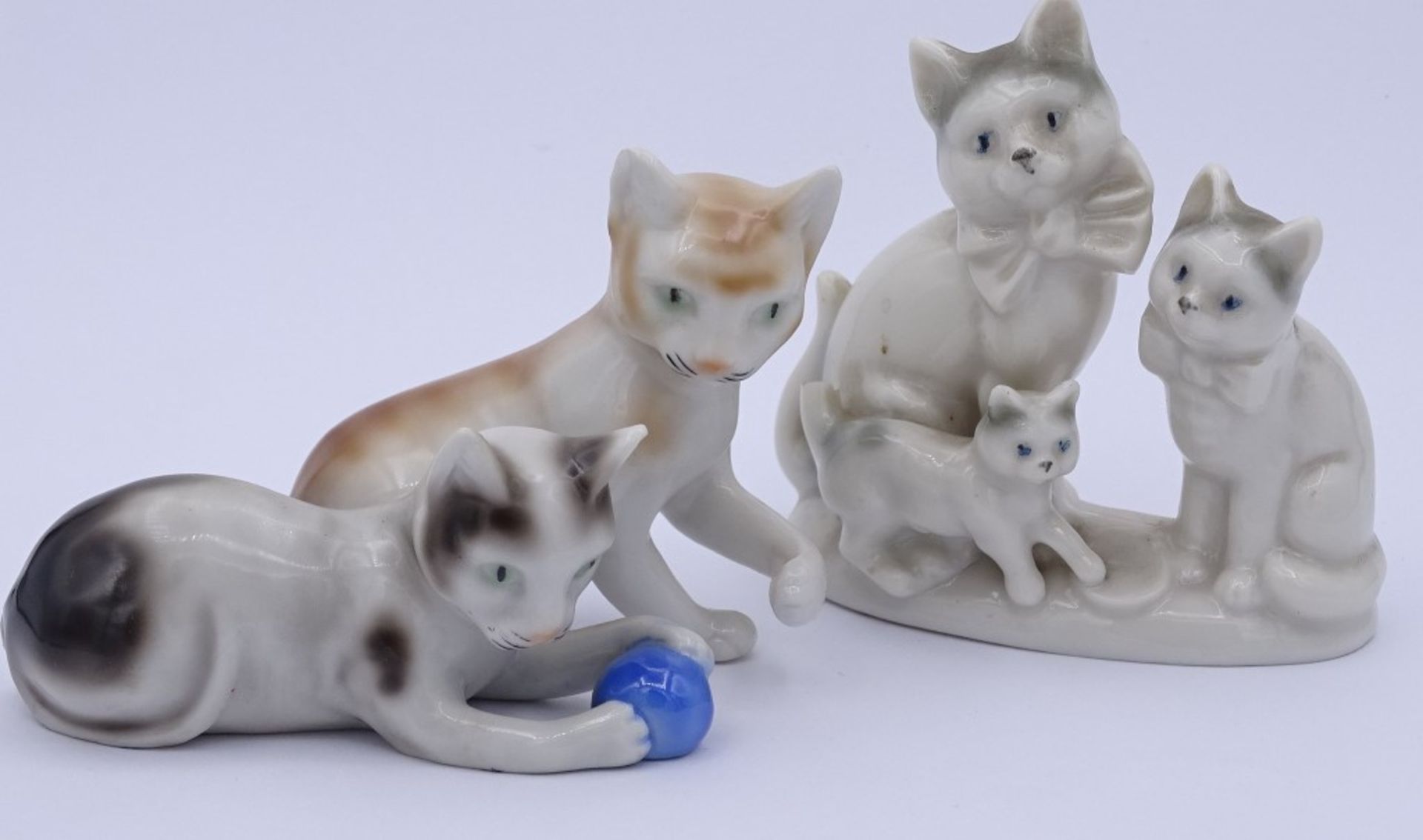 Zwei Katzen Skulpturen,undl.gemarkt,H-6,5-8cm