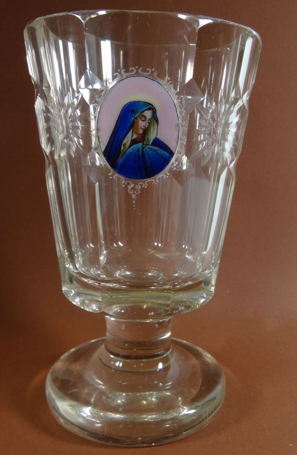 Pokalglas mit Mutter Gottes in Medaillon, beschliffen, rückseitig ungarisch beschriftet, H-16 cm, - Bild 2 aus 9