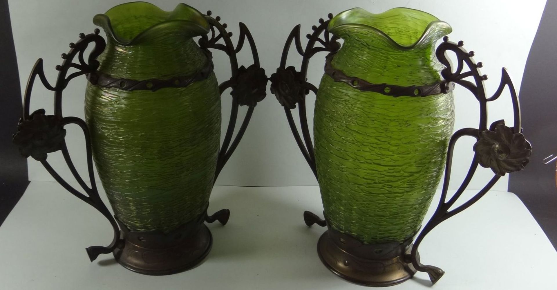 Paar grosse Jugendstil-Vasen mit Bronzemontur, grün, H-30 cm, B-30 c - Bild 2 aus 9