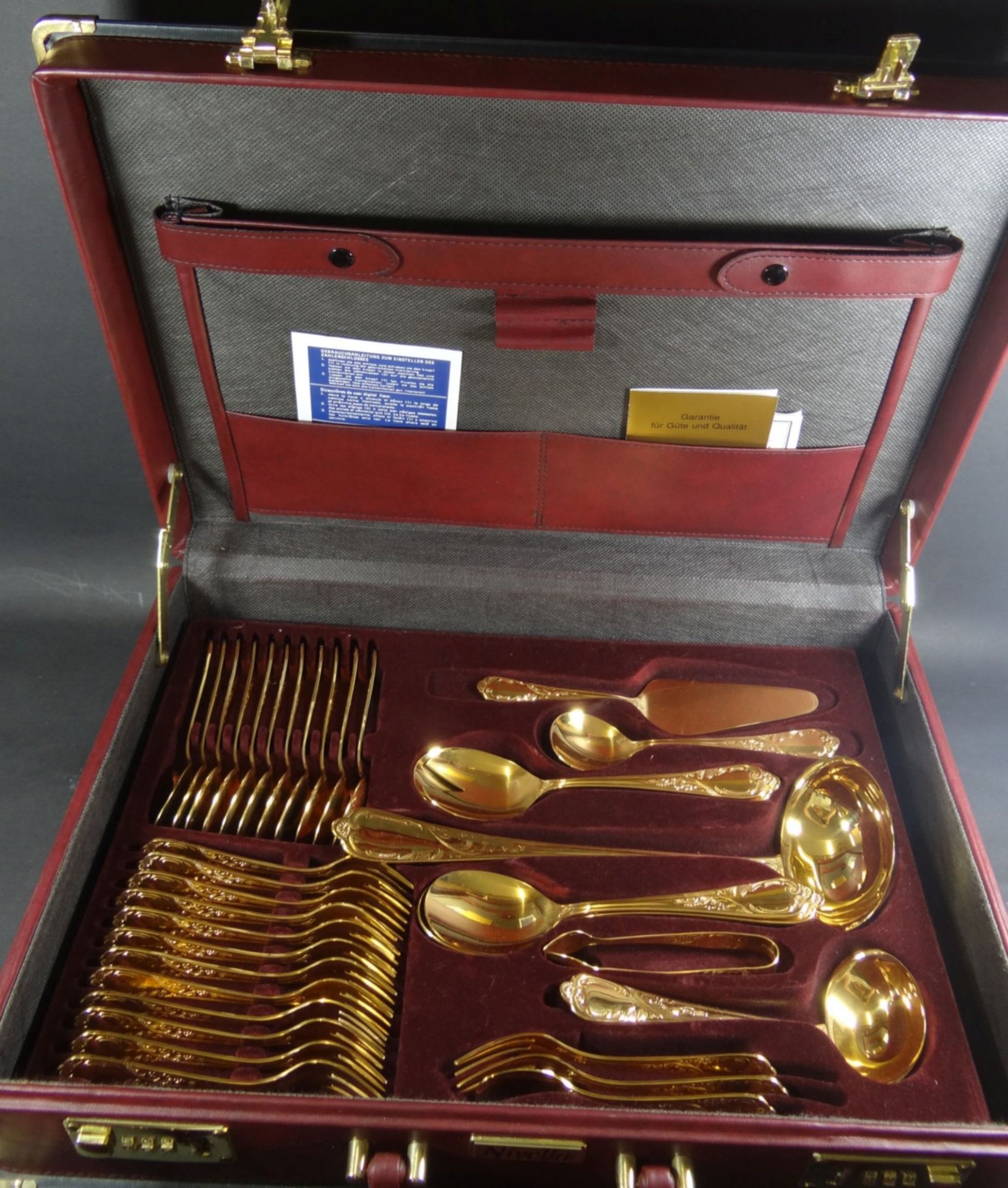 Koffer mit Besteck "Nivella" Solingen, vergoldet, 70 Teile, komplett für 12 Personen, neuwertig