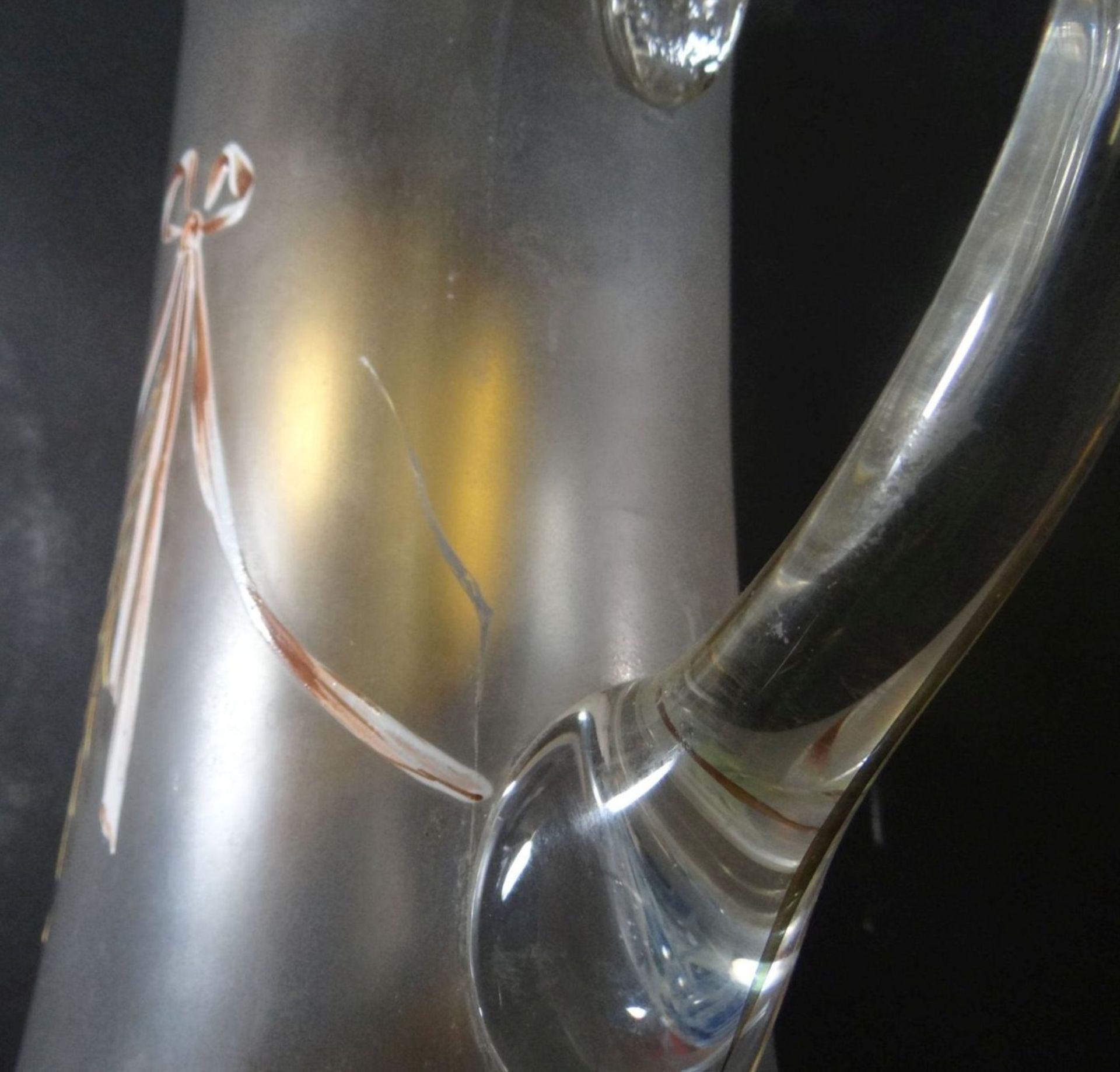 hoher Jugendstil-Glaskrug mit Goldstaffage, H-34 cm, am Henkelende div. Altrisse, von aussen nicht - Bild 6 aus 9