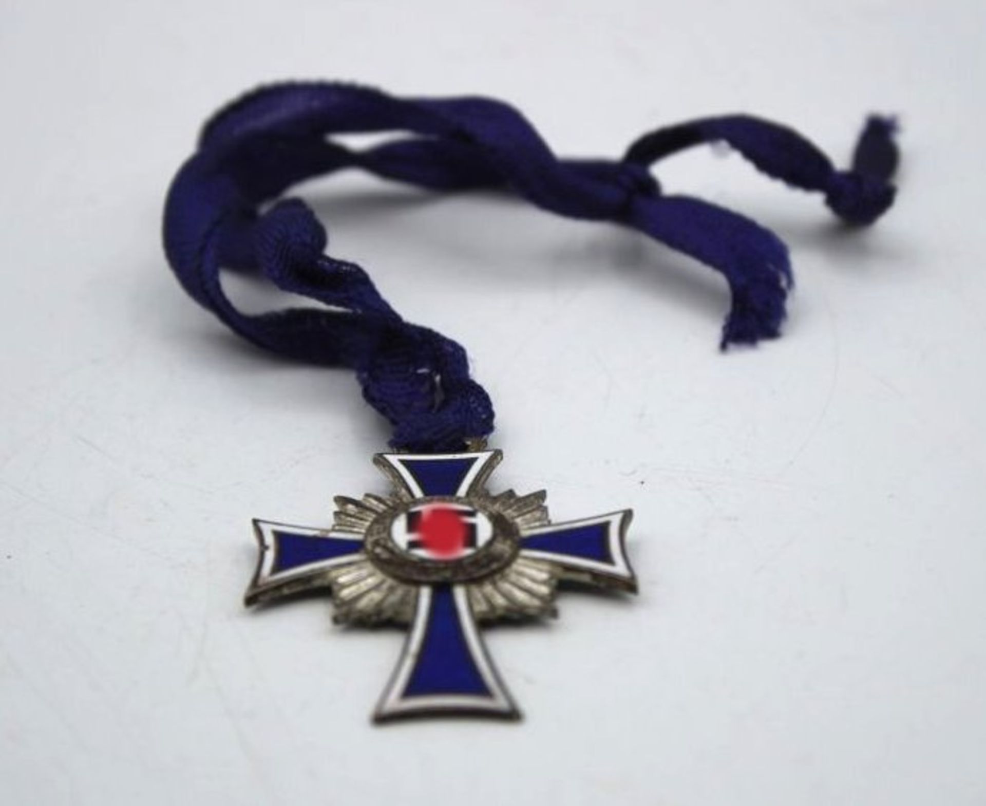 Mutterkreuz in Silber am Band, 3. Reich.