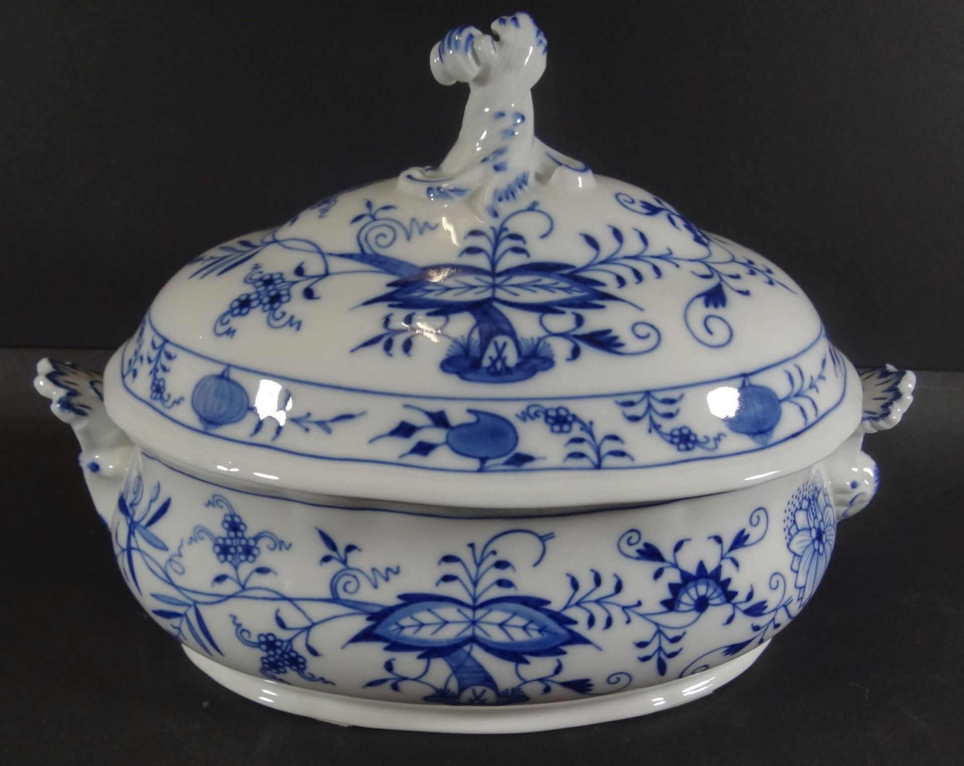 ovale grosse Deckelterrine "Meissen" Zwiebelmuster, H-18 cm, 23x17 cm - Bild 5 aus 10