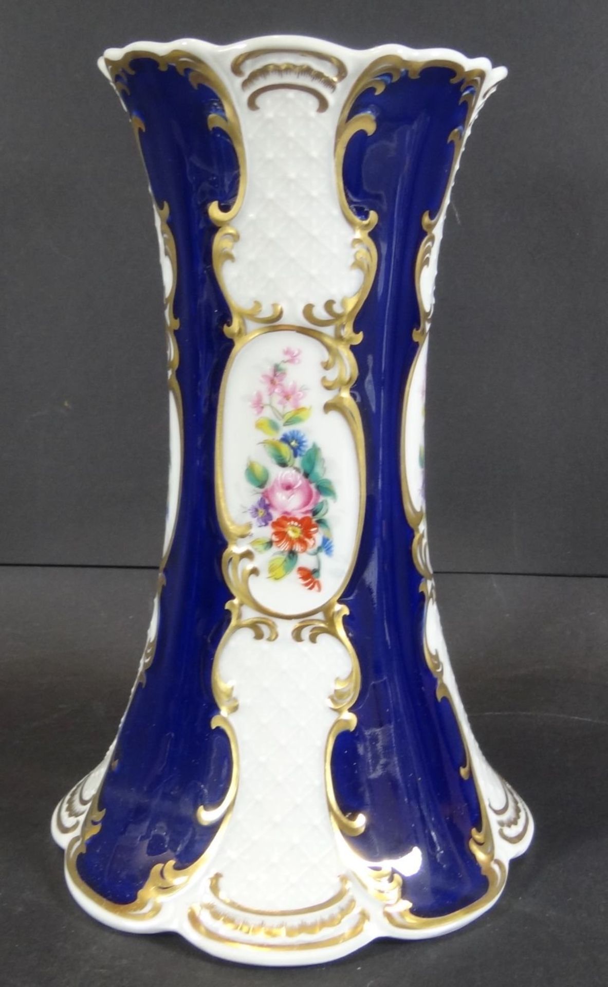 Vase mit Kobalt und Blumen "Lindner", H-20 cm