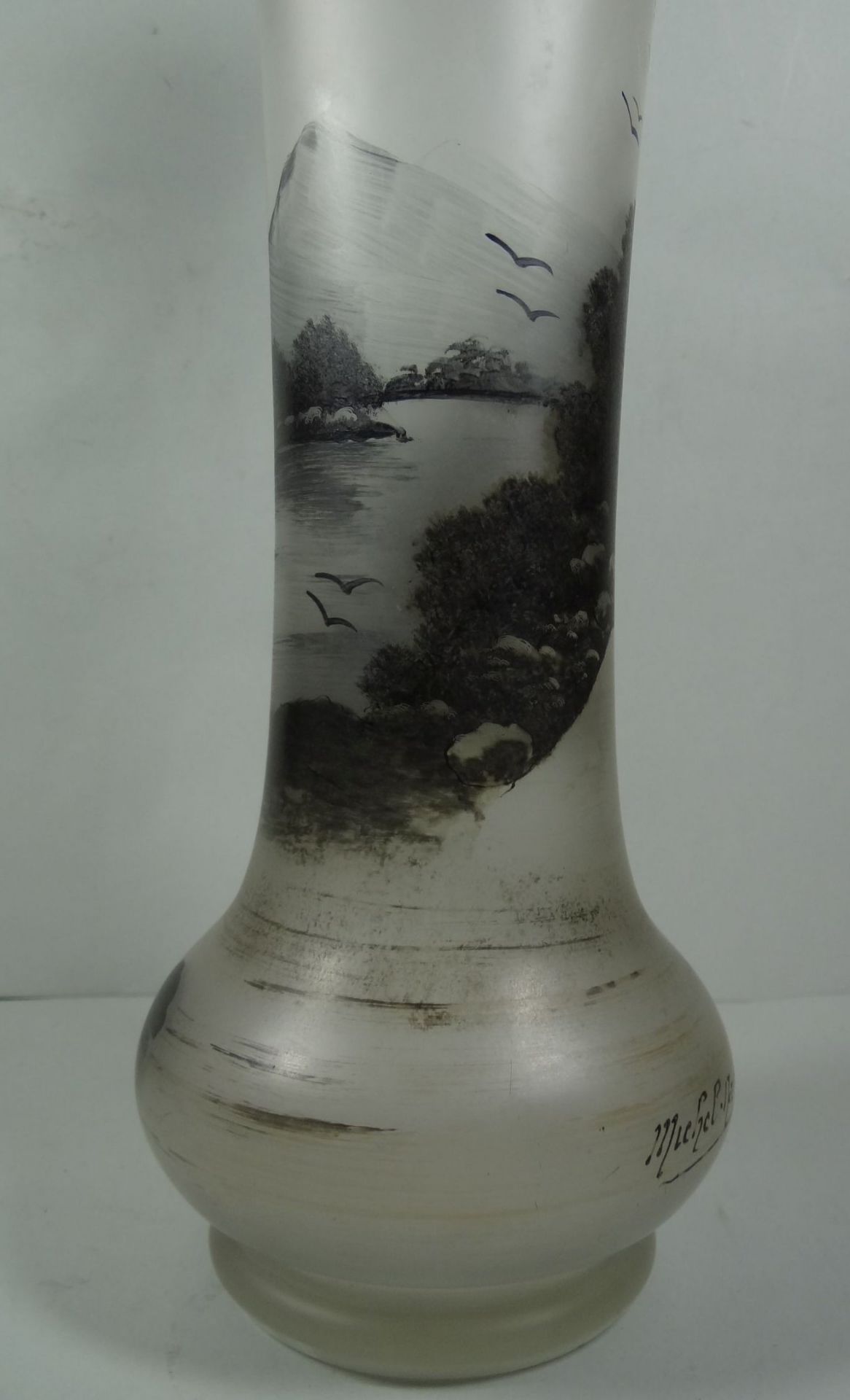 unleserl. sign. Vase , mit Flusslandschaft und Burgfried, H-37 cm - Bild 7 aus 8