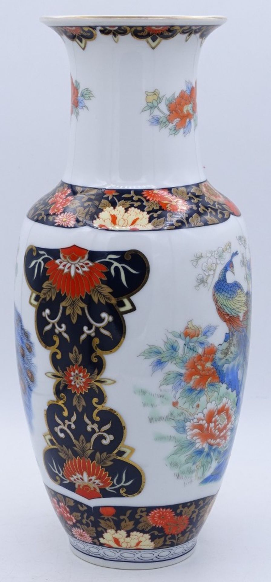 Vase, Japan, mit Darstellung eines Pfaus,floral umringtes Stück,im Boden Marke (Spiegelverkehrt),H- - Bild 4 aus 5