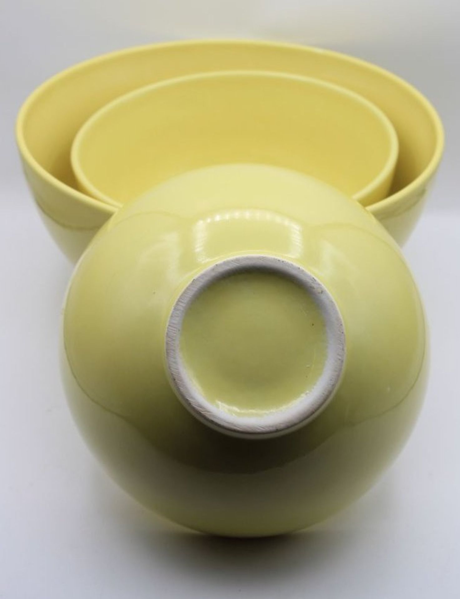 3x Schalen, in der Art von Arabia, ungemarkt, gelbe Glasur, H-13cm D-40cm und 2x H-10cm D-18cm - Image 2 of 2