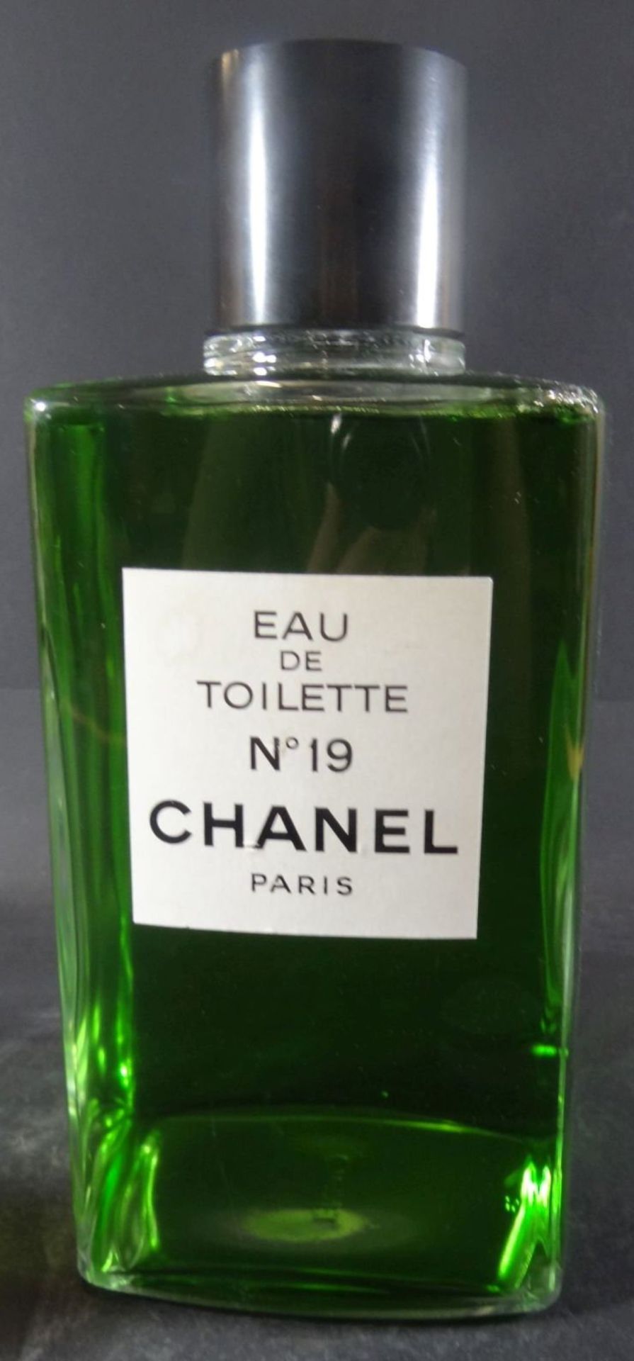 2x Deko Parfumflaschen "Chanel Nr. 19",gross und klein, H-11 und 25 cm - Bild 3 aus 5