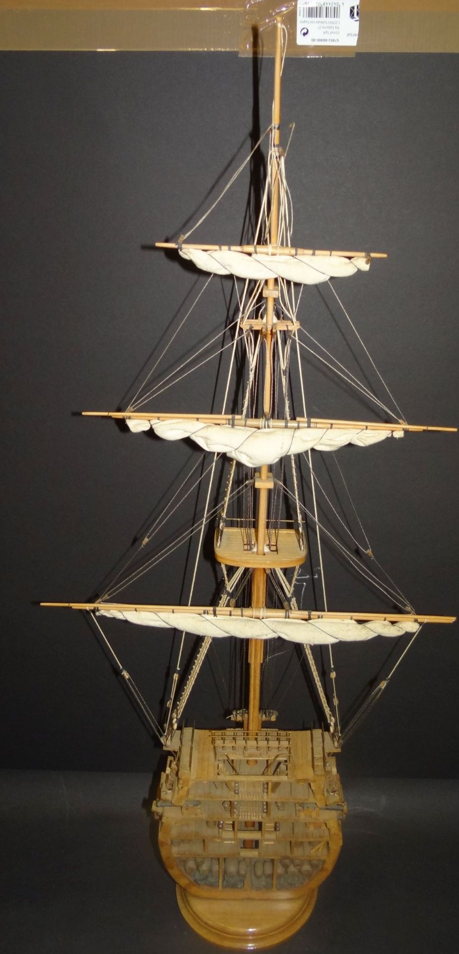 gr. Querschnitt eines Kries-Segelschiffes mit Einrichtung, Mastspitze abgebrochen, aber anbei, H- - Bild 2 aus 10