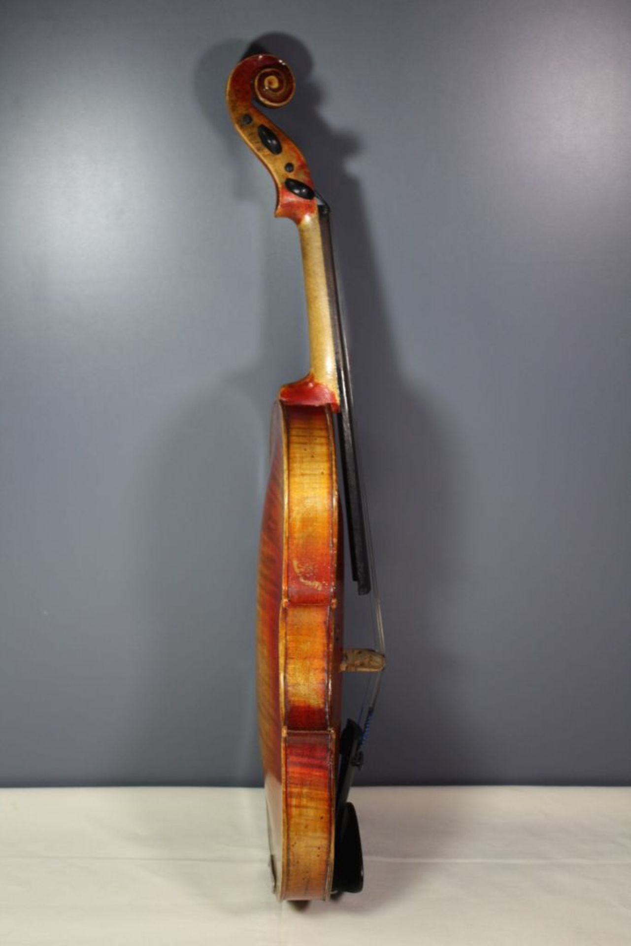 alte Geige, wohl 19. Jhd., Brandmarke "Amati", in neuzeitl. Tasche, L-60cm.- - Bild 4 aus 8