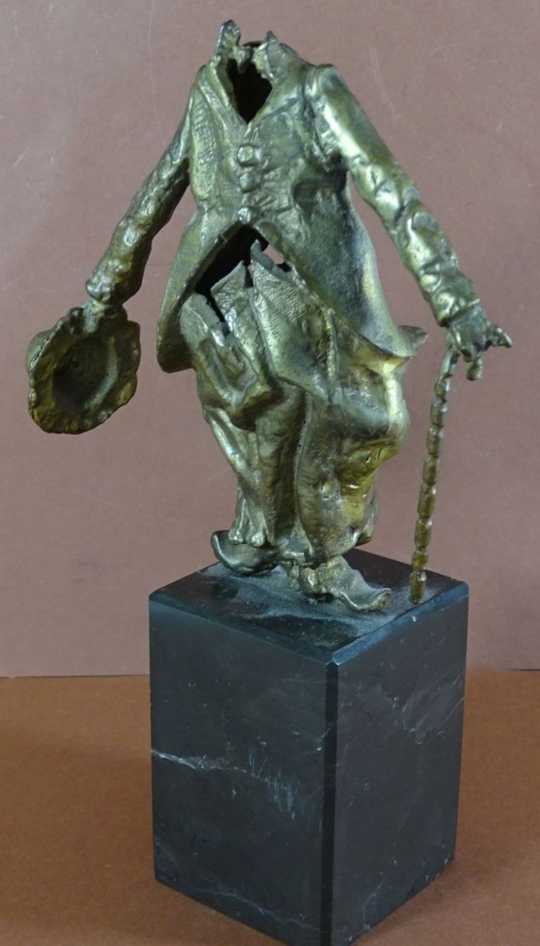 Bronze Chaplin auf Marmorsockel ohne Kopf?H-18,5 cm, gehört wohl so - Bild 4 aus 8