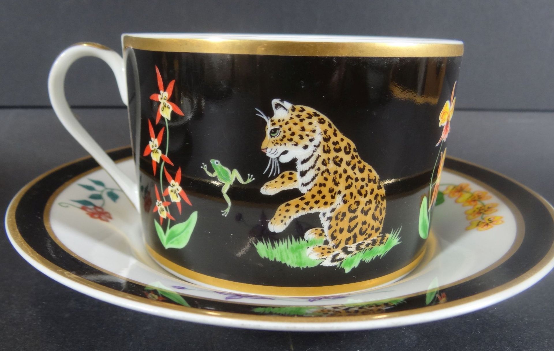 2 gr. Milchkaffee-Tassen mit U.T. "Chase" Jaguar Jungle - Bild 4 aus 8