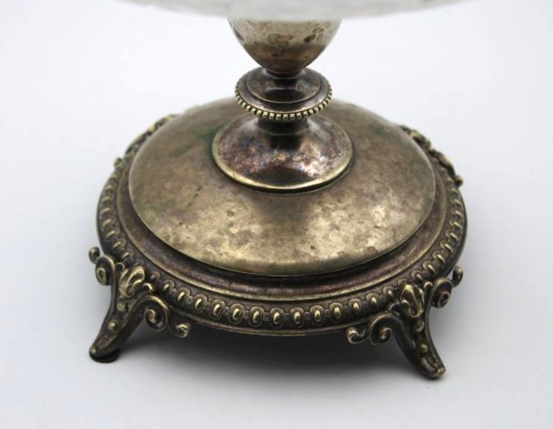 Tafelaufsatz, versilberter Stand, wohl um 1900, beschliffenes Glas, H- 19cm D-23cm. - Bild 3 aus 5