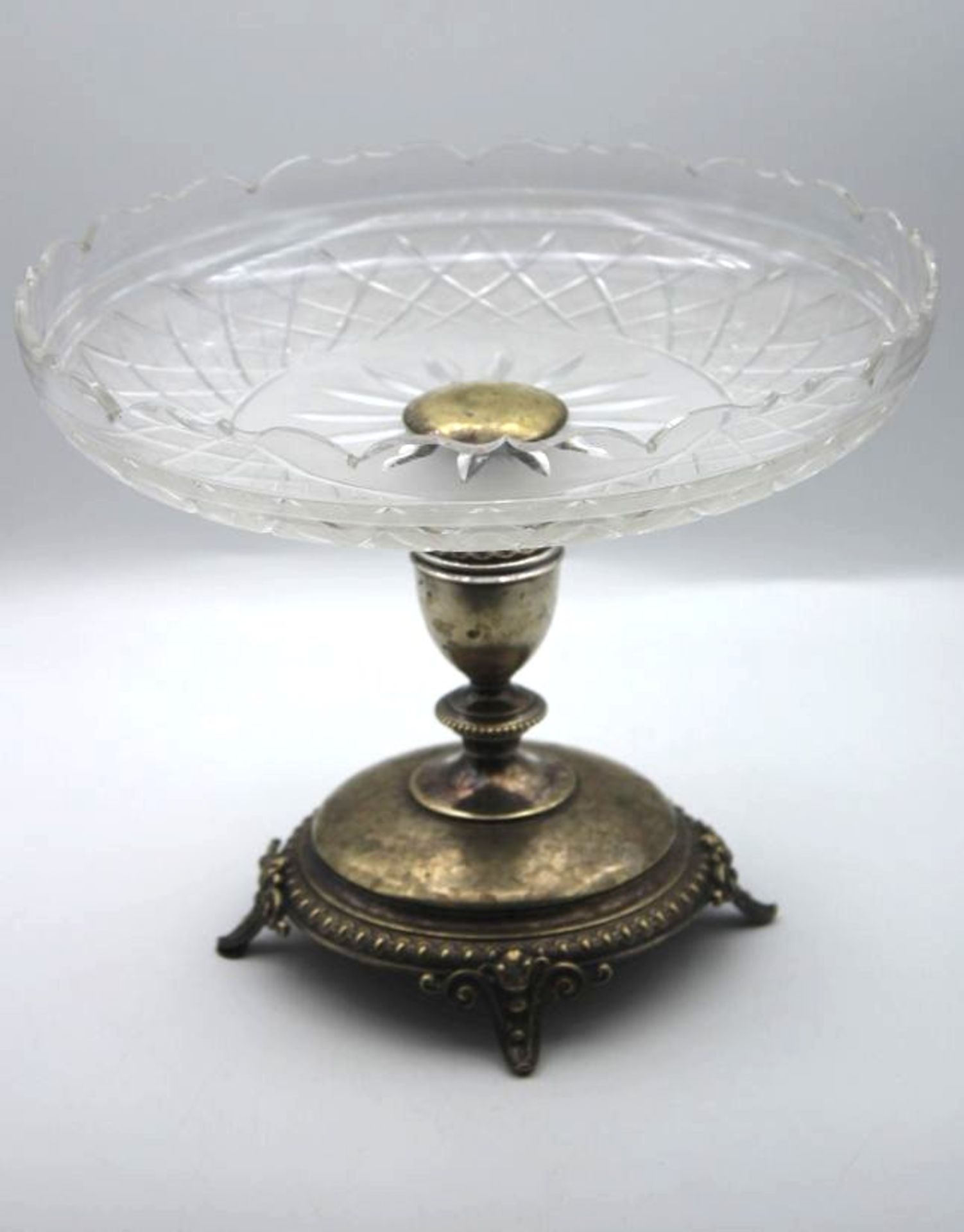 Tafelaufsatz, versilberter Stand, wohl um 1900, beschliffenes Glas, H- 19cm D-23cm.