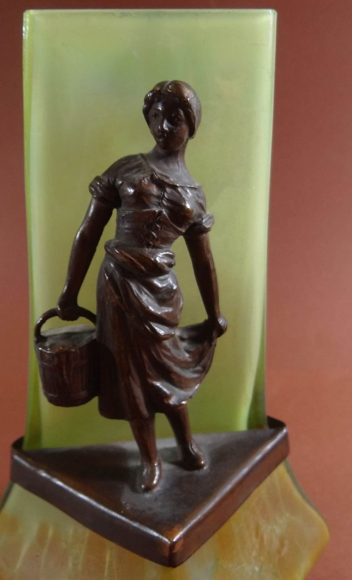 Jugendstil-Vase mit Bronze-Mädchen, H-15 cm, 7x8 cm, dreieckig, H-Bronze 9,5 cm, Rand mit kleinen - Bild 6 aus 6