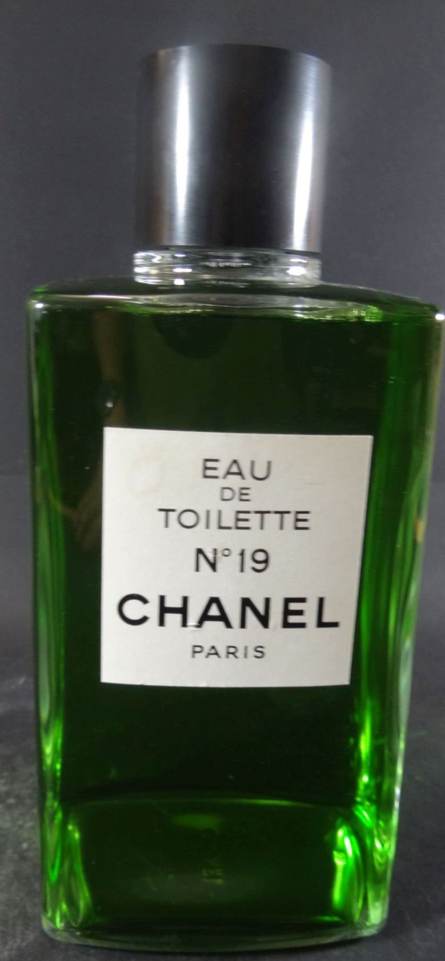 2x Deko Parfumflaschen "Chanel Nr. 19",gross und klein, H-11 und 25 cm - Bild 4 aus 5