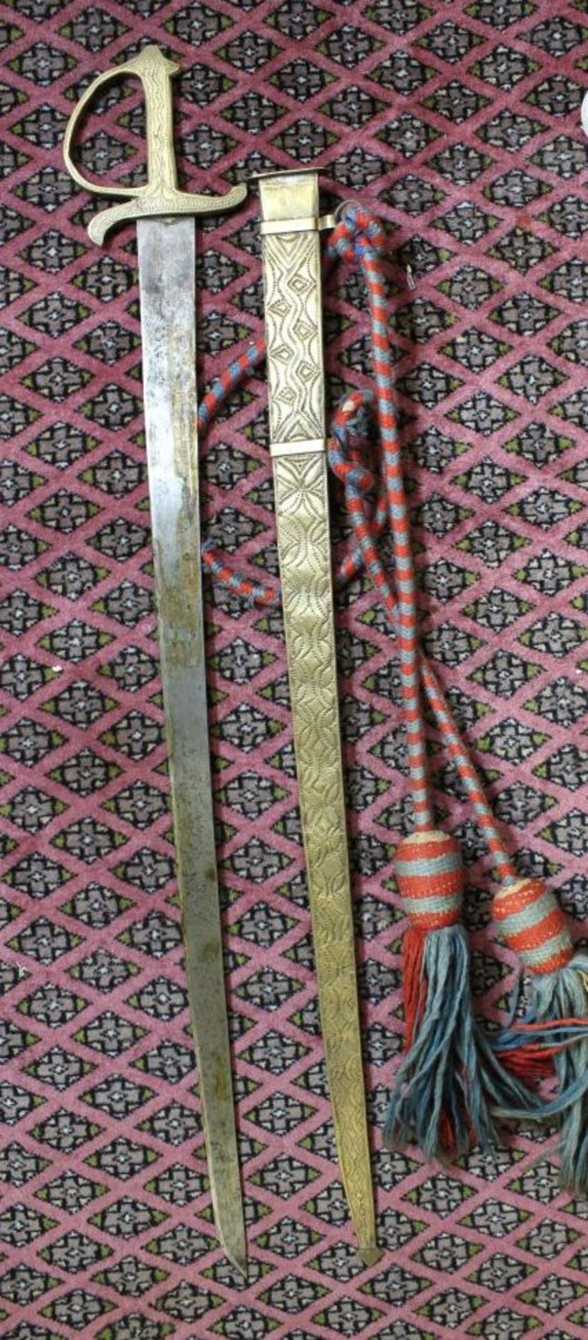 langes orientalisches Schwert, wohl Deko, älter, Klinge beschriftet, Messingscheide, L-98cm. - Bild 2 aus 4