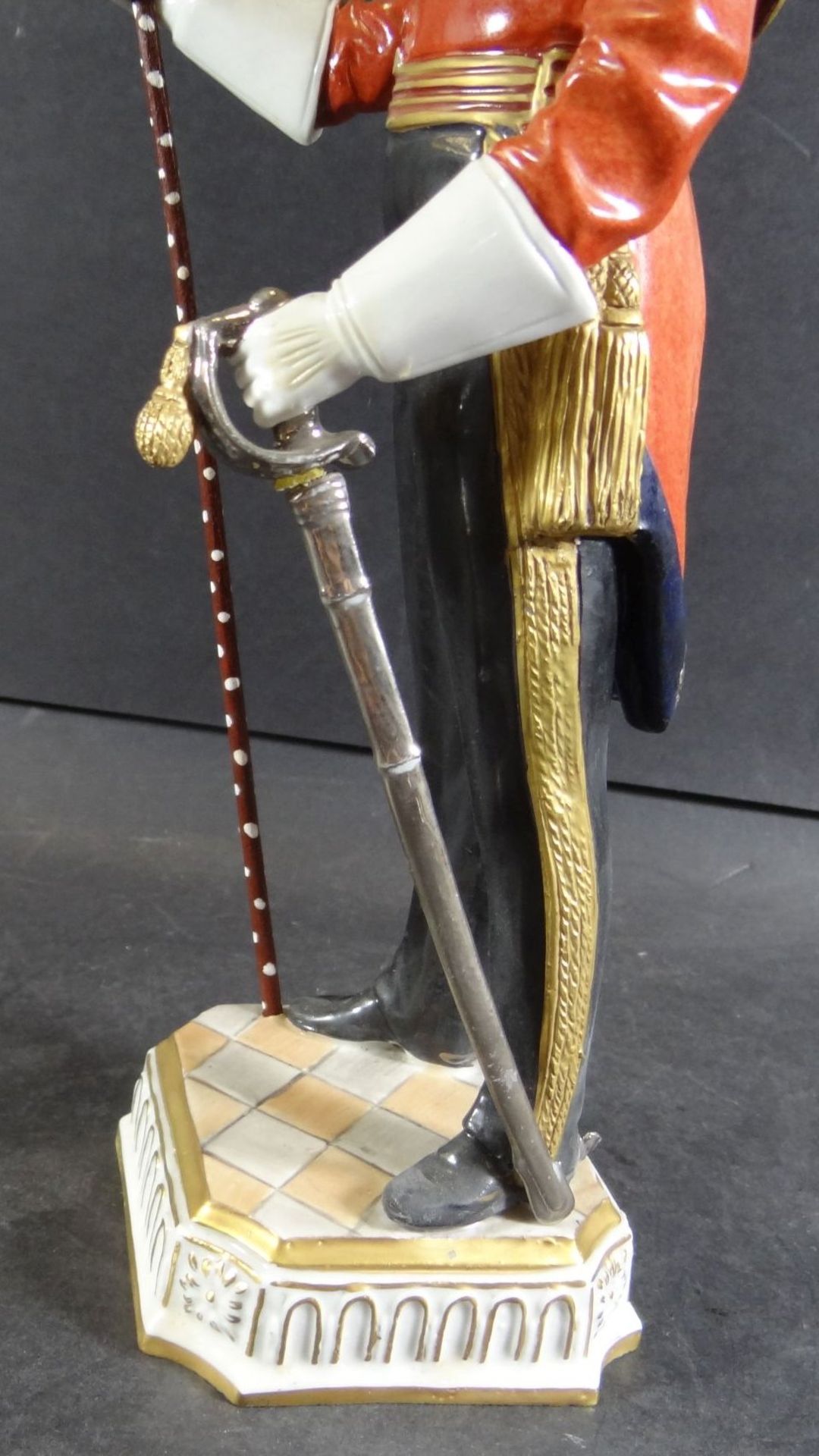 englischer Soldat "Sitzendorf" betitelt Gentleman at Arms, H-30 cm - Bild 7 aus 10