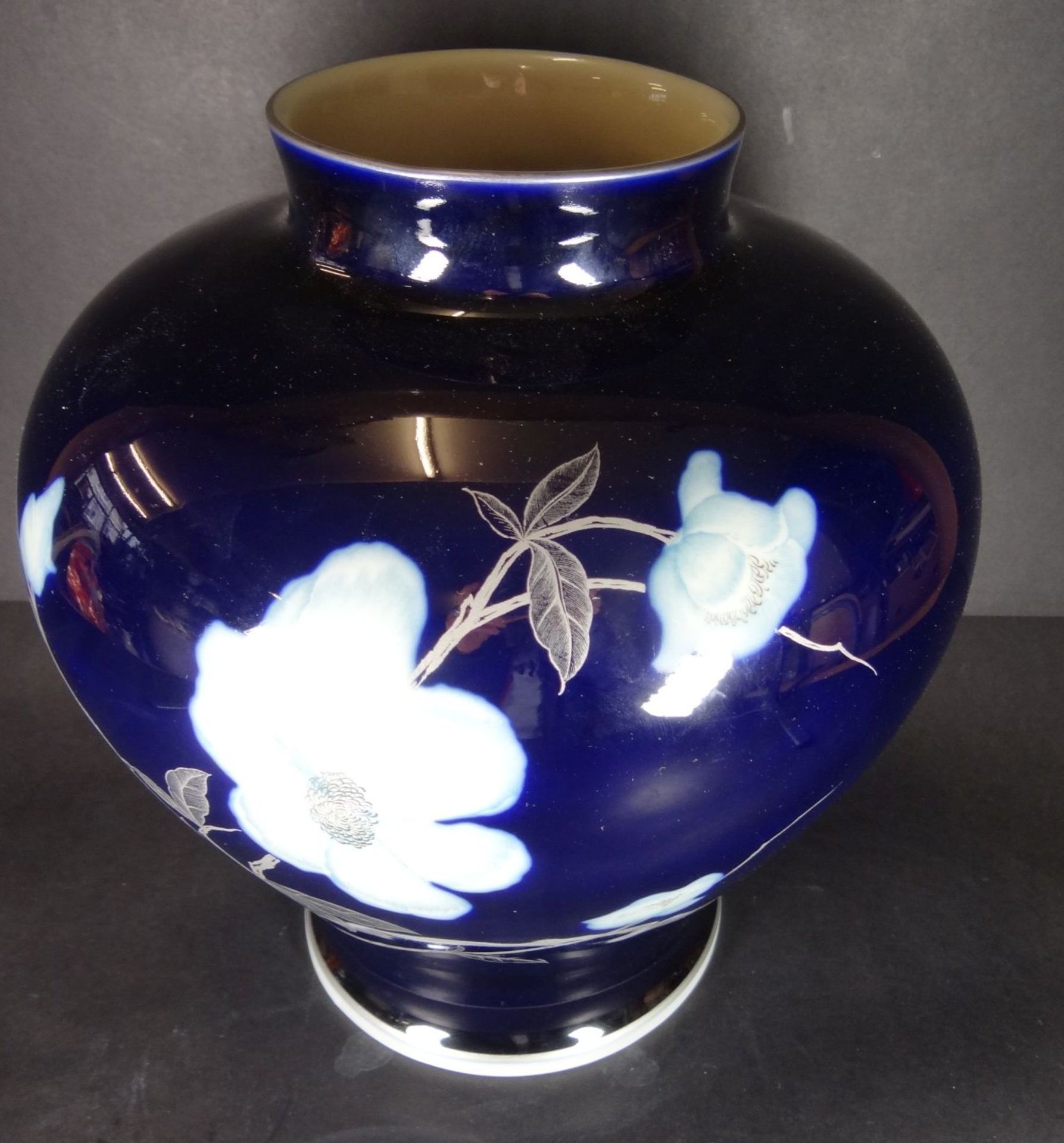 grosse , bauchige Vase mit Blumenmalerei "Weimar" Echt Cobalt, H-29 cm, D-26 cm, - Image 6 of 8