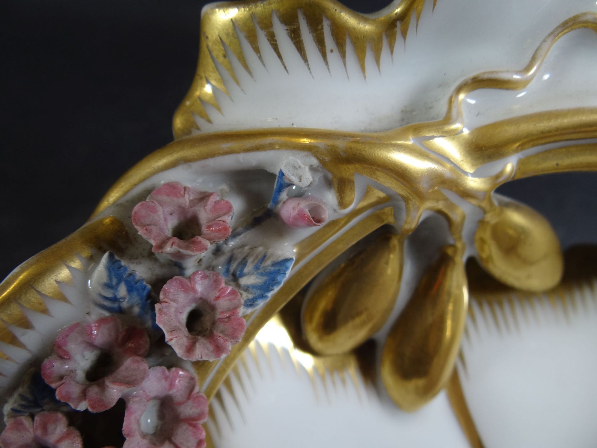 Nautilusschale "TPM", Goldstaffage und bunter Blütenbesatz, ein Blatt bestossen, H-12,5 cm, 24x19 - Image 6 of 8