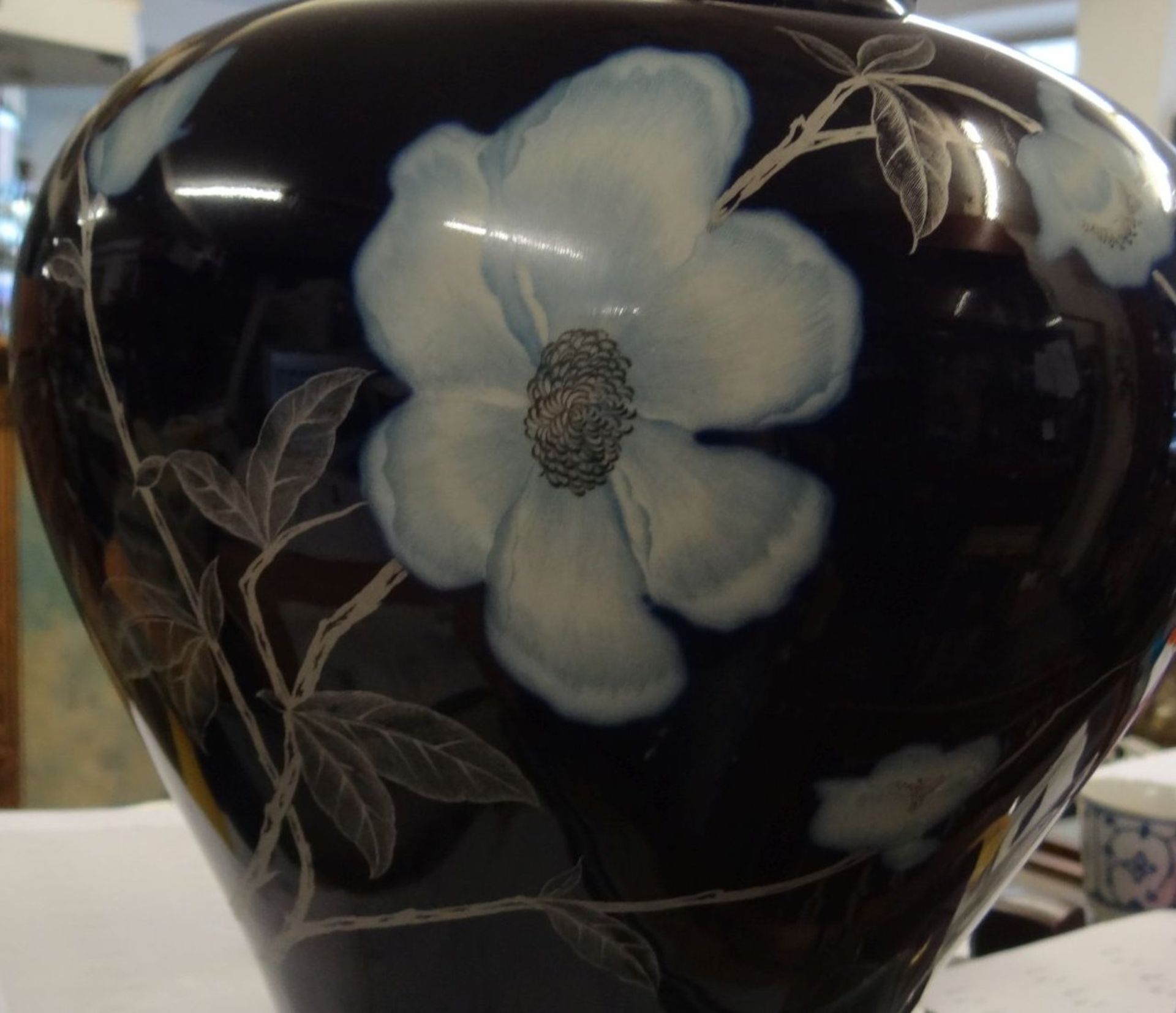 grosse , bauchige Vase mit Blumenmalerei "Weimar" Echt Cobalt, H-29 cm, D-26 cm, - Image 4 of 8