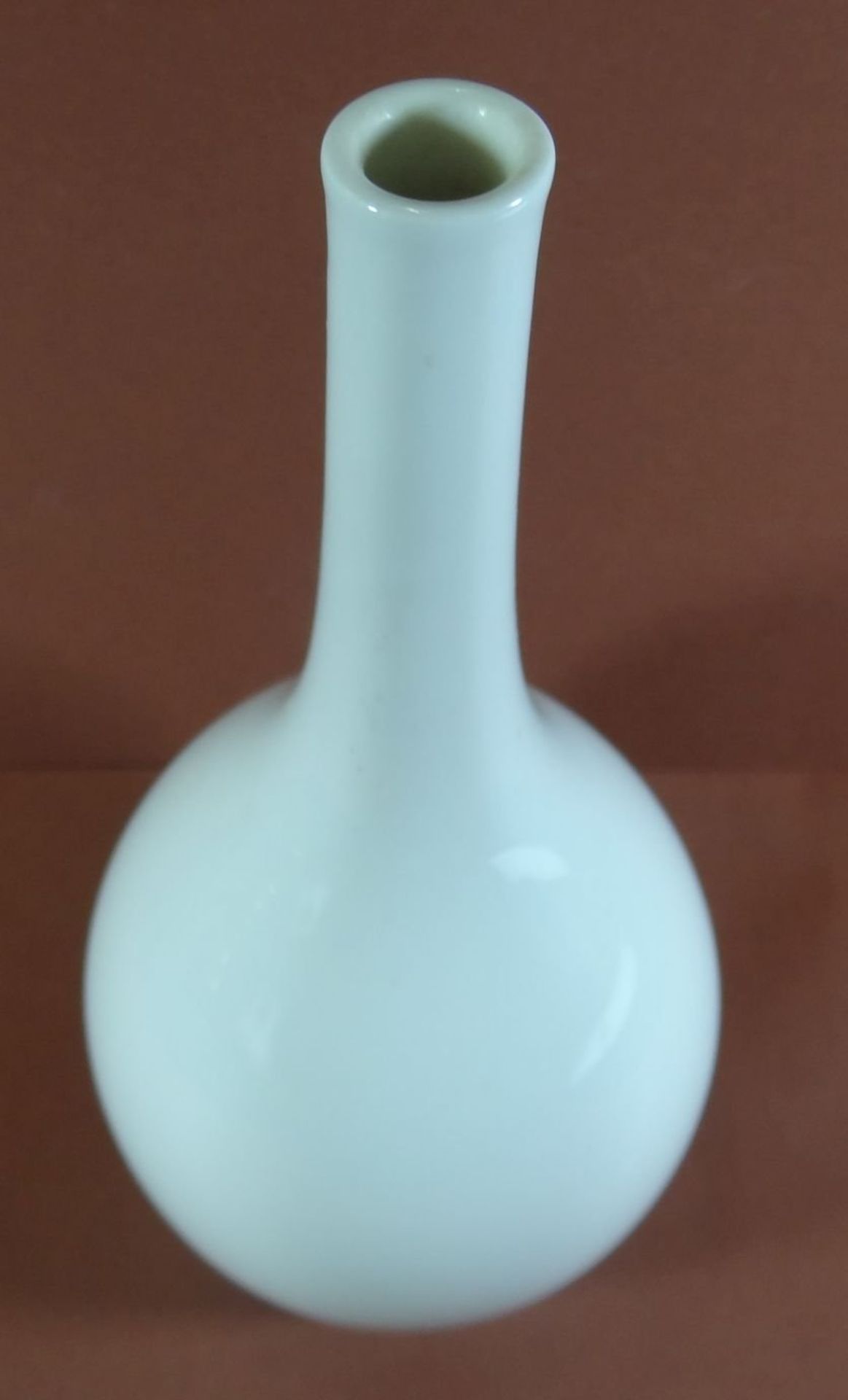 Vase "KPM" Berlin" Weissporzellan, H-21 cm - Bild 2 aus 3