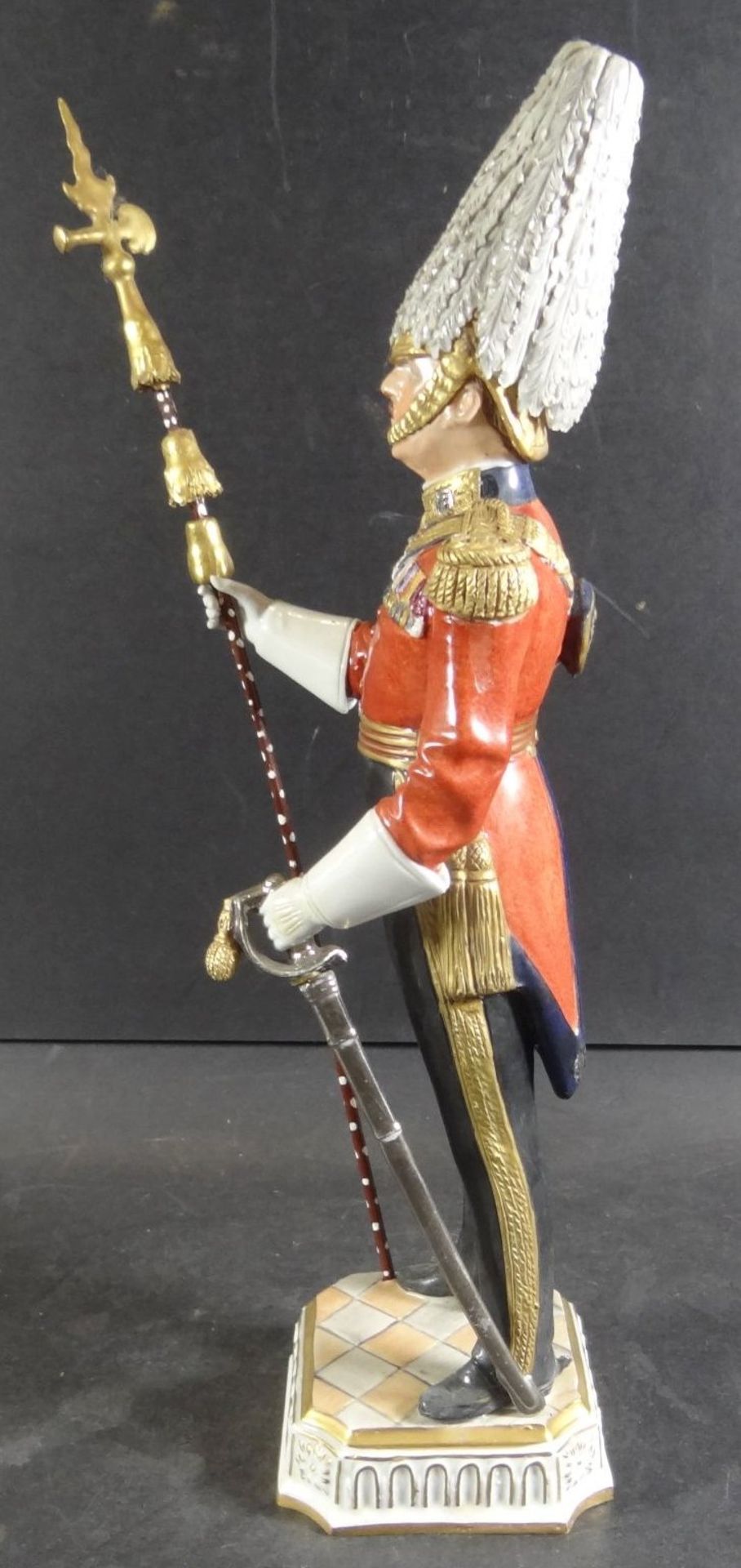 englischer Soldat "Sitzendorf" betitelt Gentleman at Arms, H-30 cm - Bild 2 aus 10