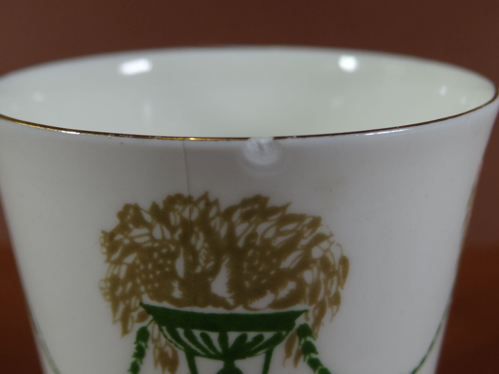 Jugendstil-Tasse mit U.T. "Lomonossov" Leningrad, Rand mit Chip und Riss - Bild 4 aus 7