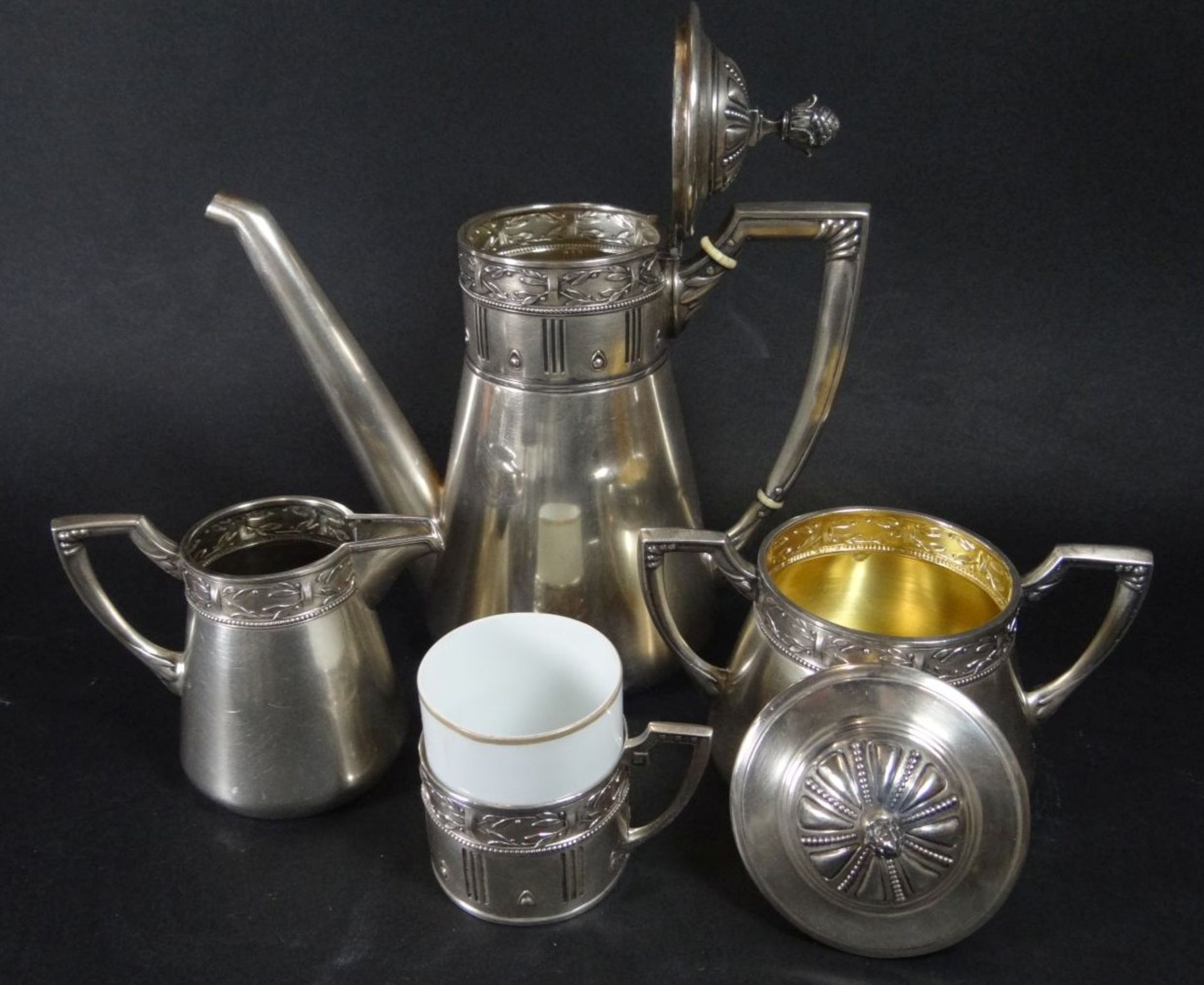 Silber-800- Jugendstil-Kaffeekern mit 5 Tassen, Silbermontur, Kanne H-17,5 cm, Gewicht zus. 830 gra - Image 4 of 5