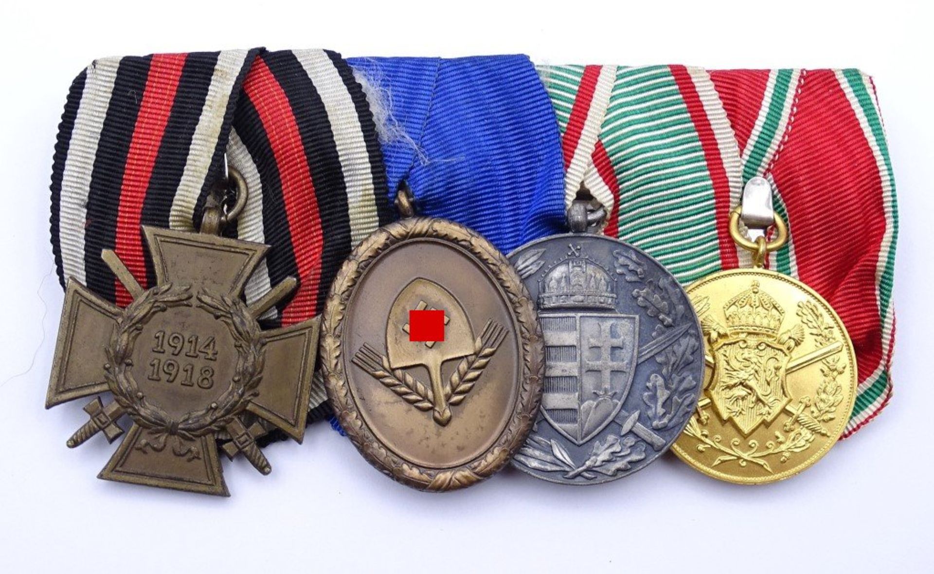 Ordensspange mit 4 Orden/Abzeichen,sowie Foto des Trägers, Teilnehmerkreuz,RAD Treue Abzeichen