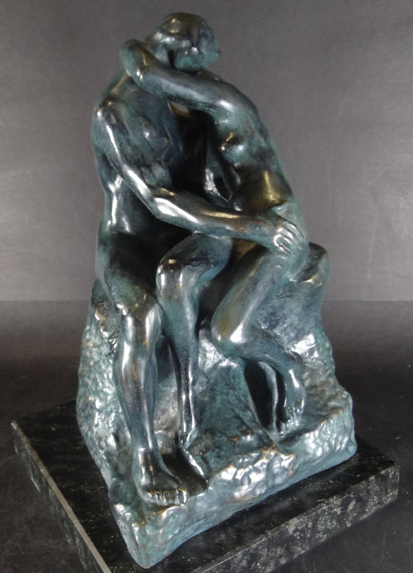 Auguste RODIN (1840-1917) Bronze "Der Kuss" auf Marmorsockel, H-26 cm, Sockel 17x17 cm, 6,2 kg., si - Bild 6 aus 8