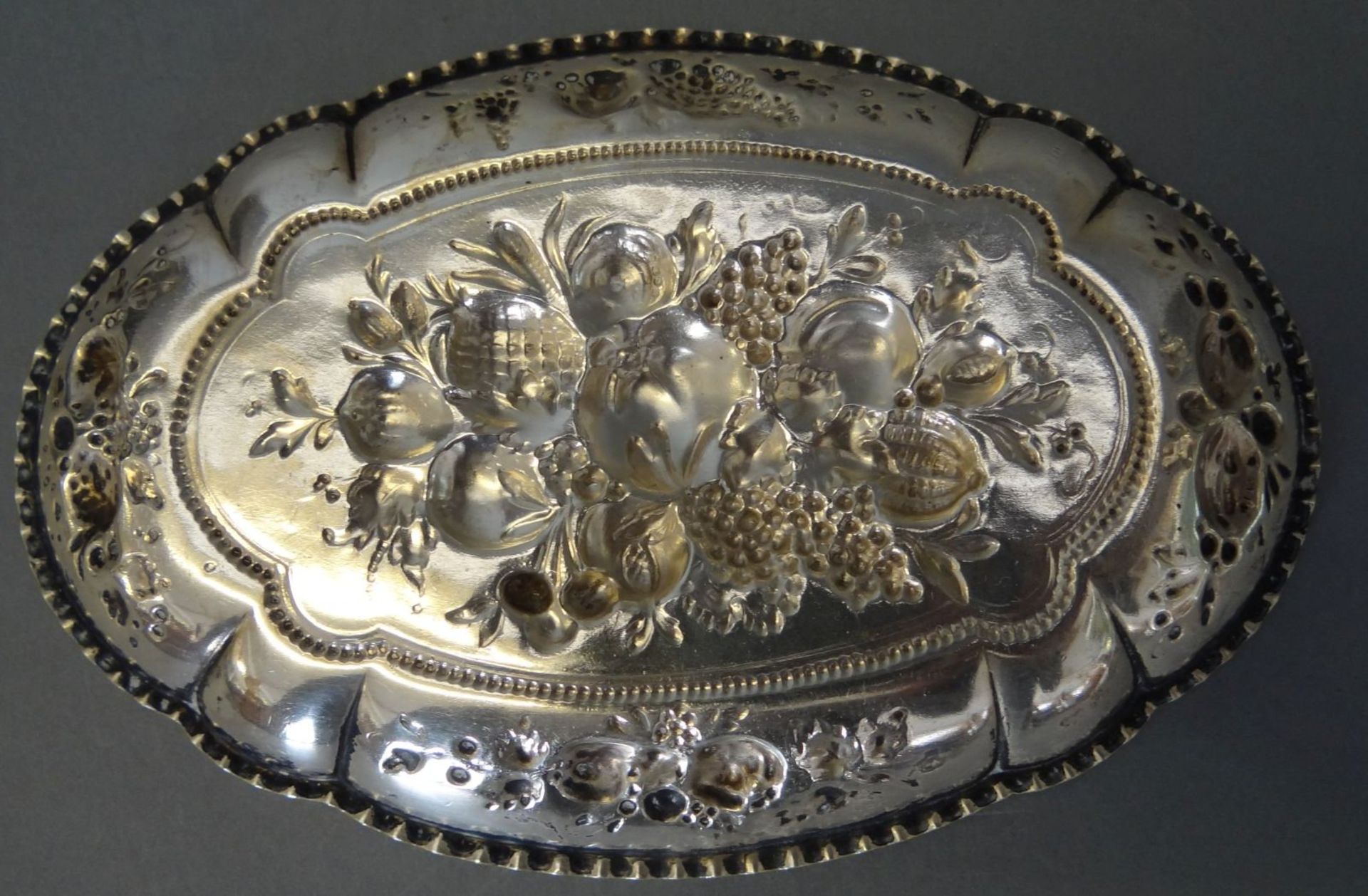kl. Schälchen mit Früchtedekor, Silber-800-, 13x8,5 cm, 52 g - Image 3 of 3
