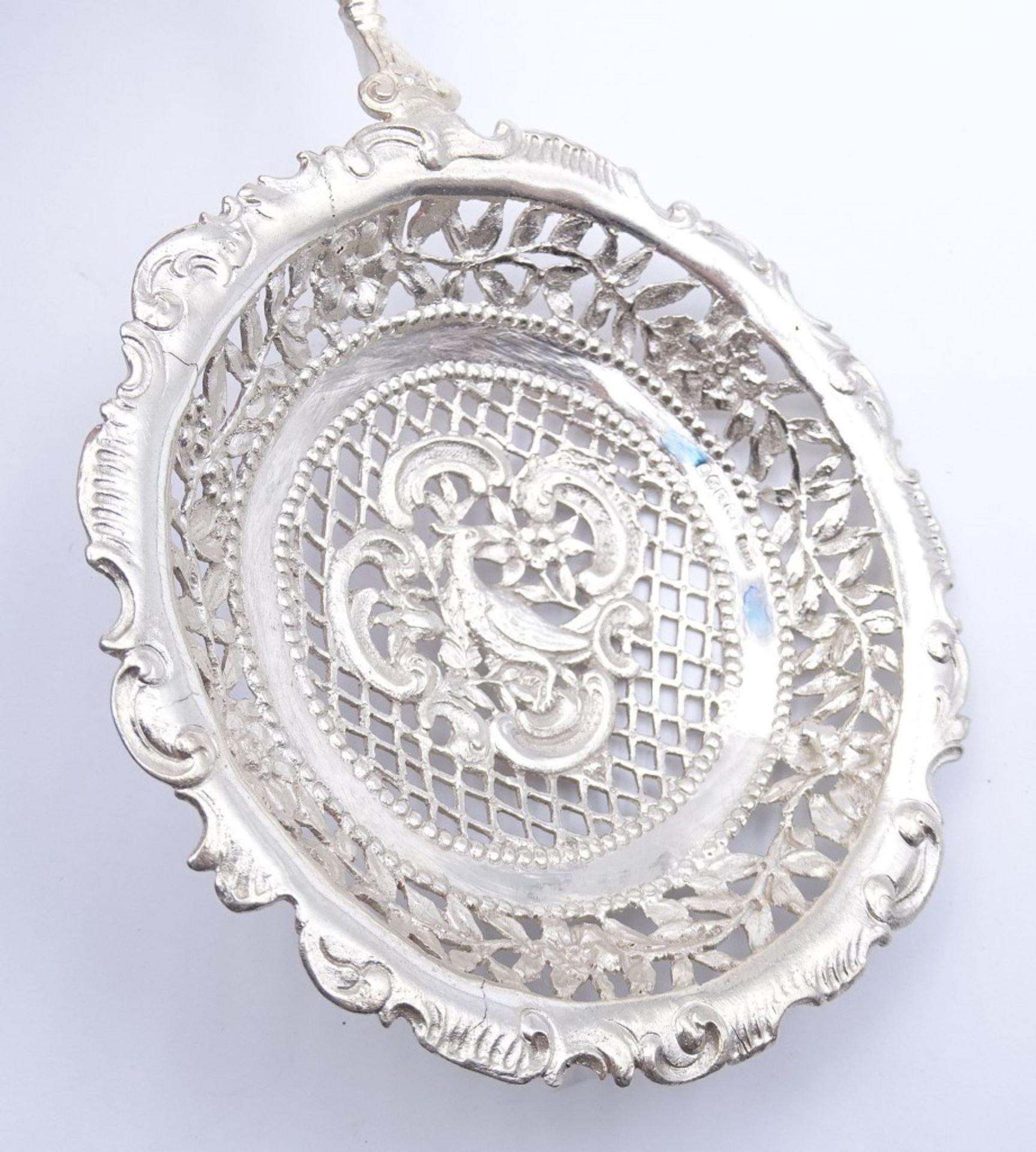 Großes Teesieb,England,Silber, mit durchbrochene Laffe,mit Putto Kopf am Griff,Silber 930/000,L- - Image 9 of 10