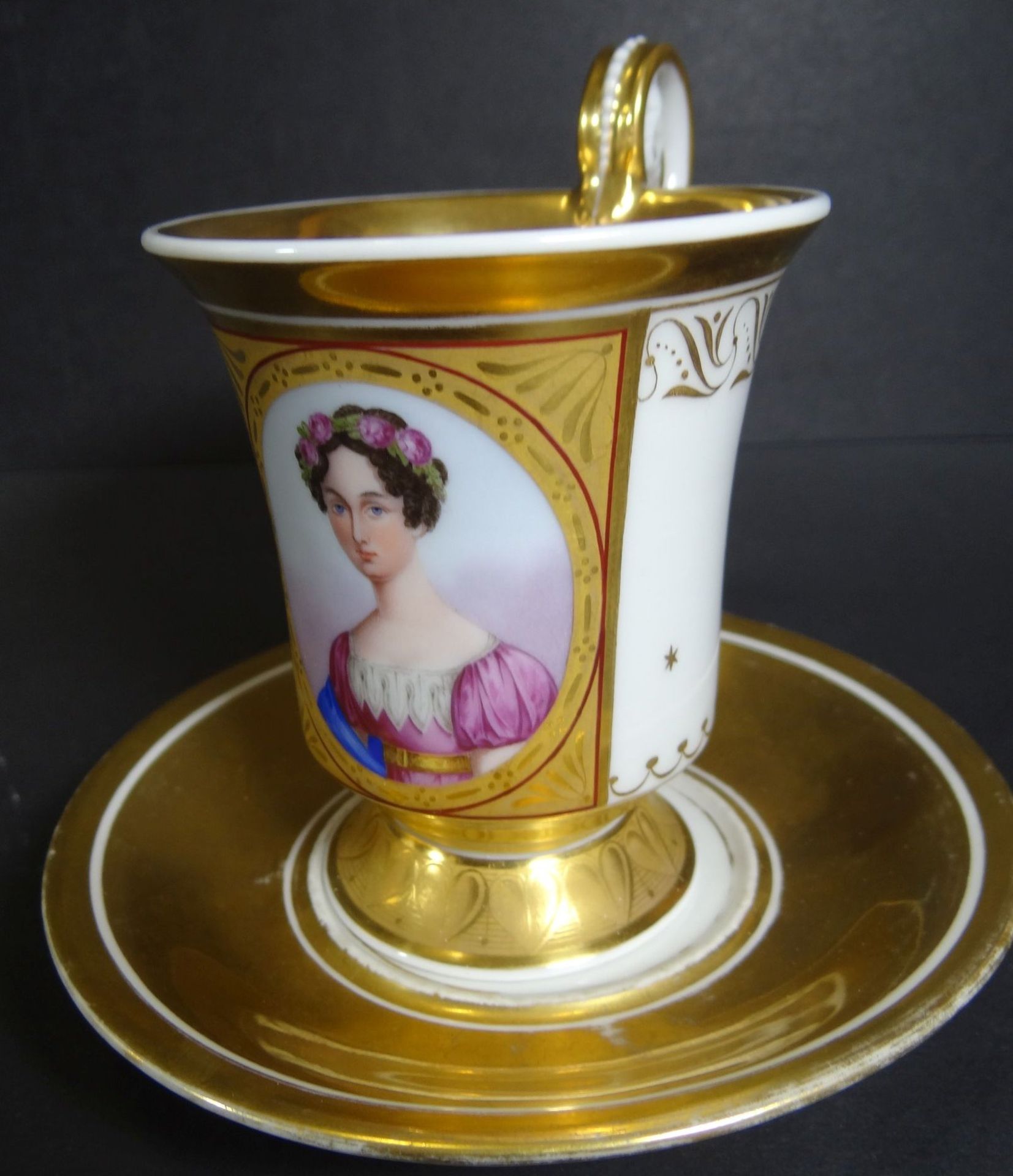 Tasse mit U.T. "KPM" Berlin mit Portrait Königin Luise um 1820, sehr gut erhalten, Vergoldung mini