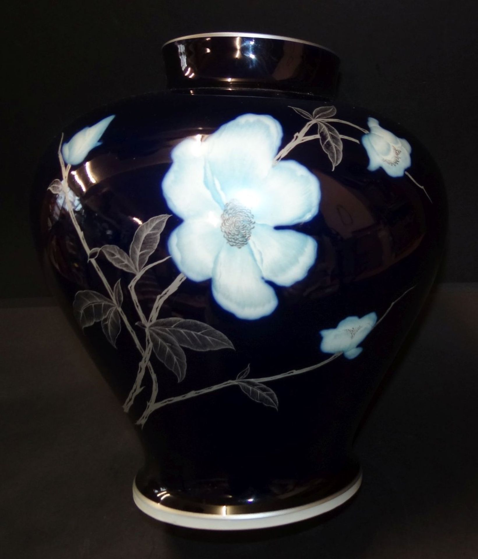 grosse , bauchige Vase mit Blumenmalerei "Weimar" Echt Cobalt, H-29 cm, D-26 cm,
