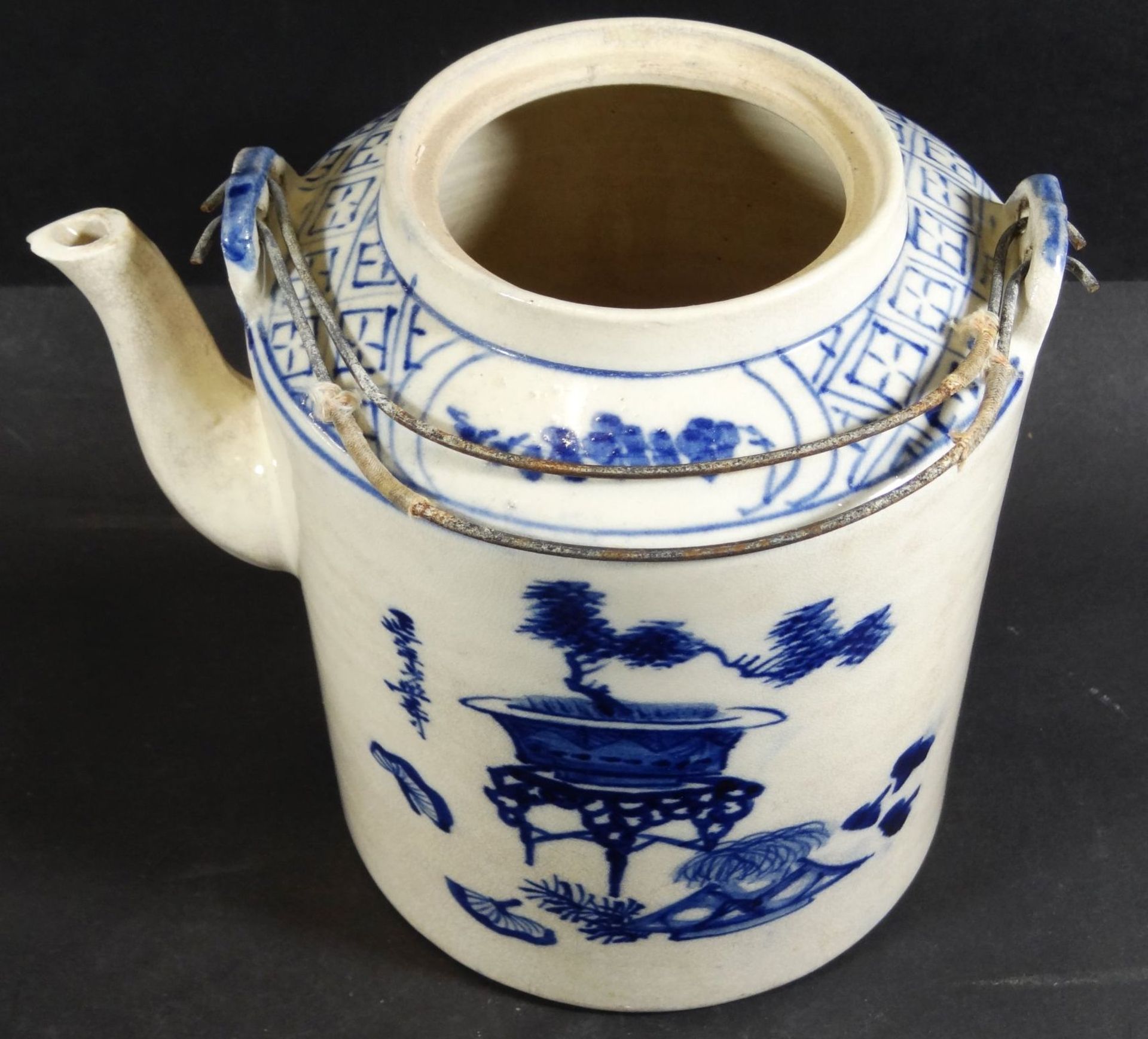 alte China-Teekanne, Blaumalerei, ohne Deckel, Ausguss minim. Chip, H-16,5 cm - Bild 2 aus 6