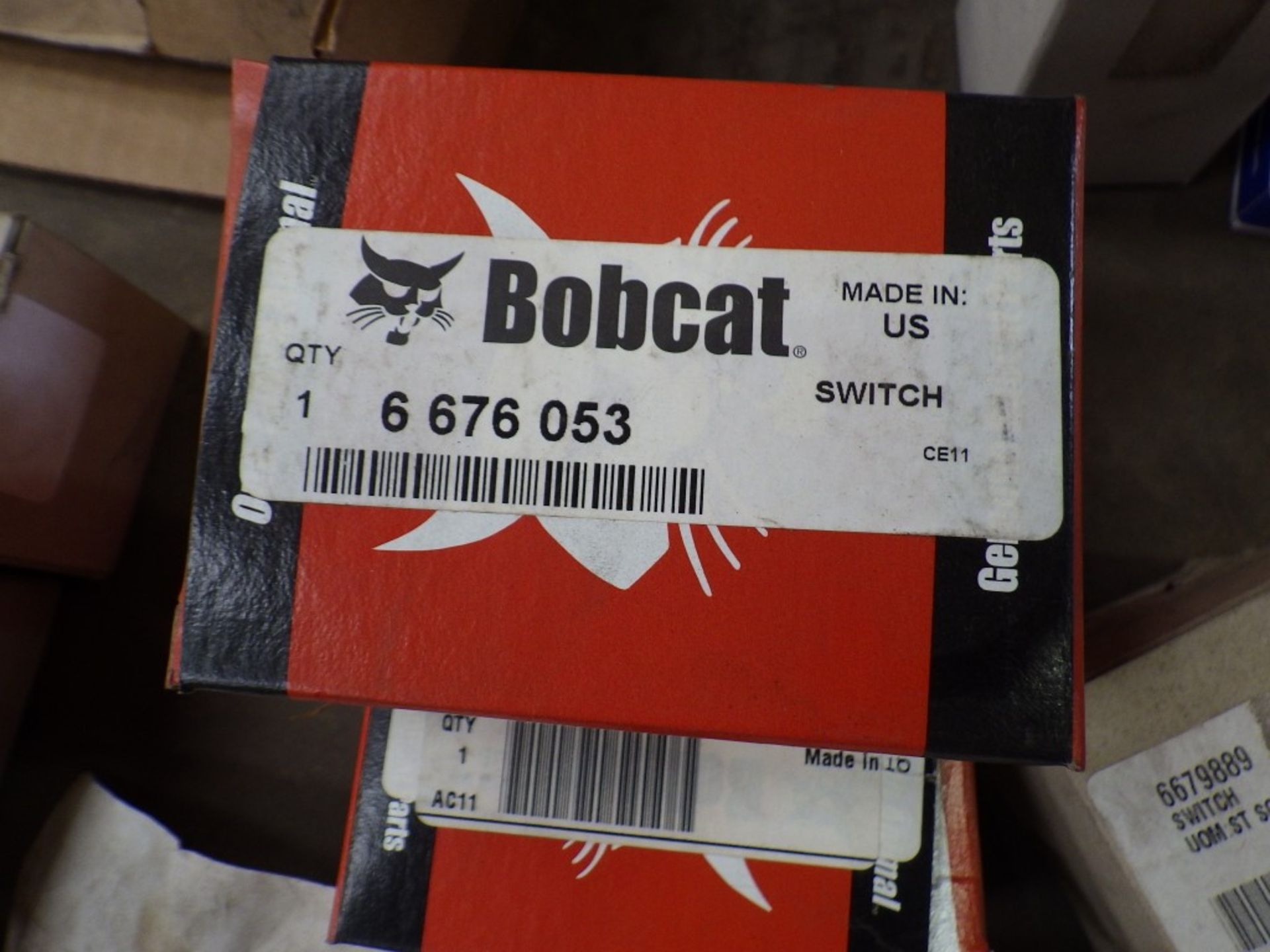 ASSORTED BOBCAT ELECTRICAL COMPONANTS & CONTROLS INCL. JOYSTICKS / HANDLES, LEAVERS, GUAGES, - Image 3 of 24