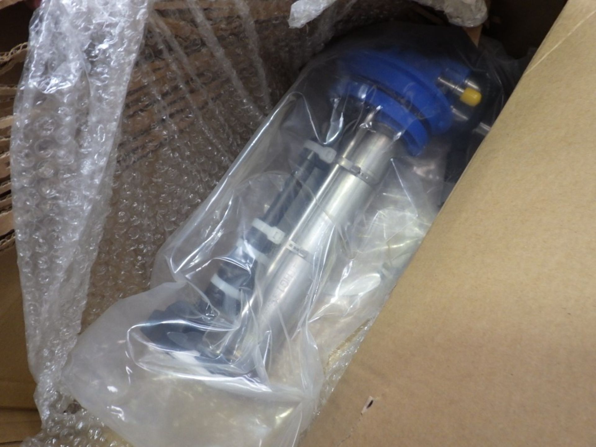 ASSORTED DOOSAN AD-BLUE / UREA PARTS INCL. SENSOR ASSEMBLY, SUPPLY MODULE TANK INCL. P/N: 301-00764, - Image 6 of 9