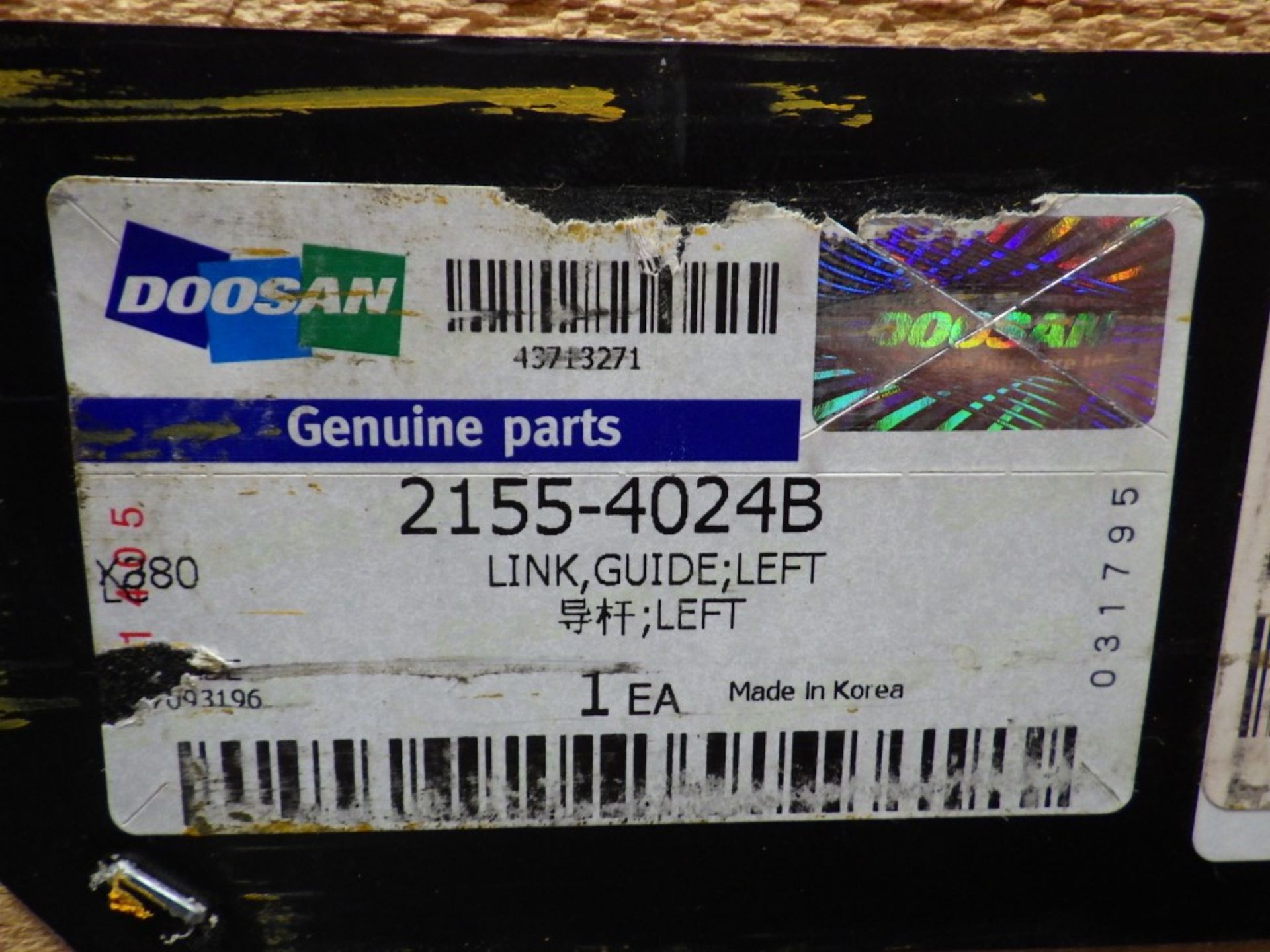 ASSORTED DOOSAN PINS, LINK GUIDES & BUSHES INCL. P/N: K1051342 (DX300?), 2155-4024B (DX380?) - Image 8 of 13