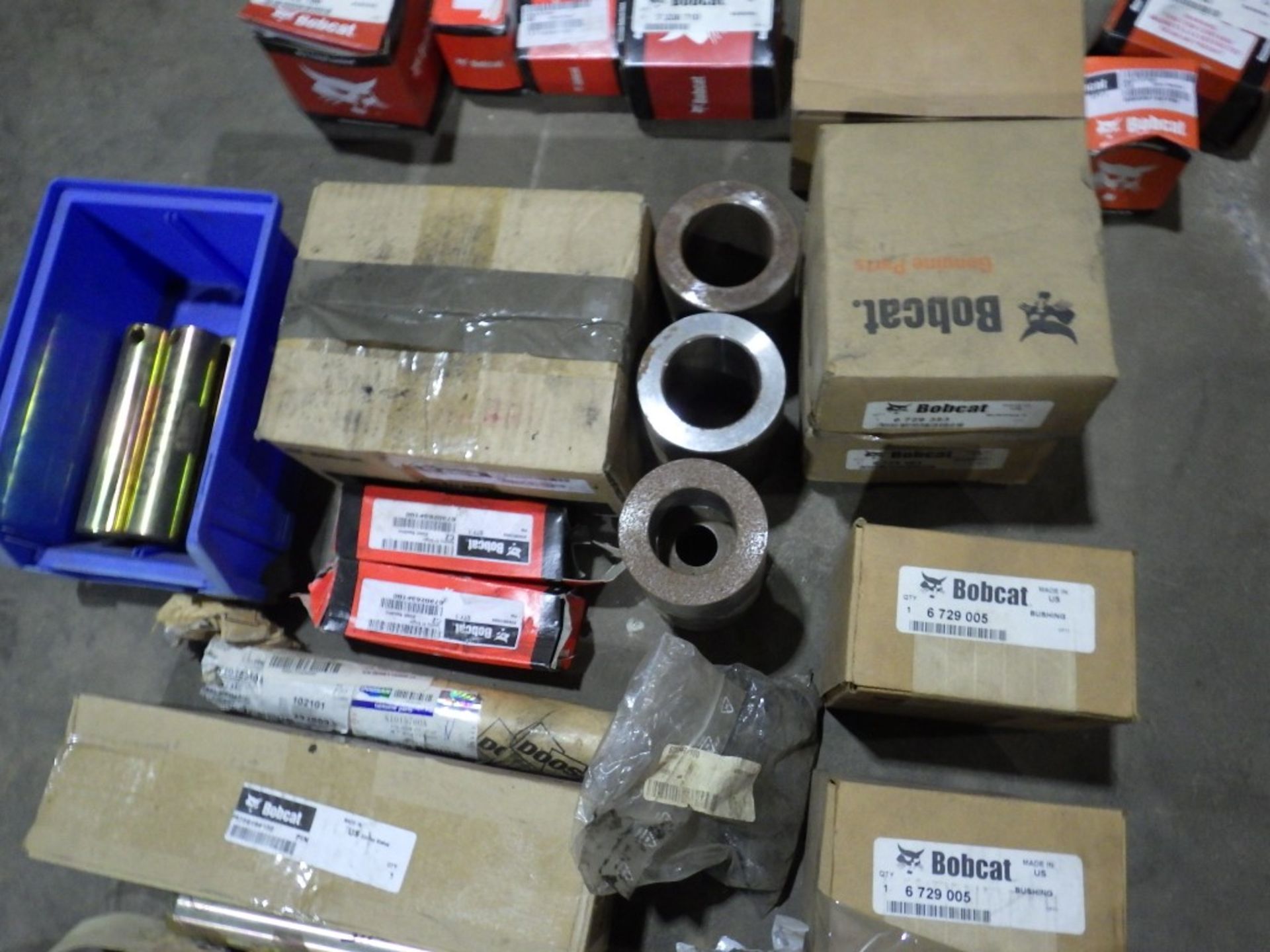 ASSORTED BOBCAT PINS, BUSHES, BEARINGS, TRACK ROLLERS INCL. P/N: 6693237, 7136983 (4 OF) & MORE - Image 9 of 11