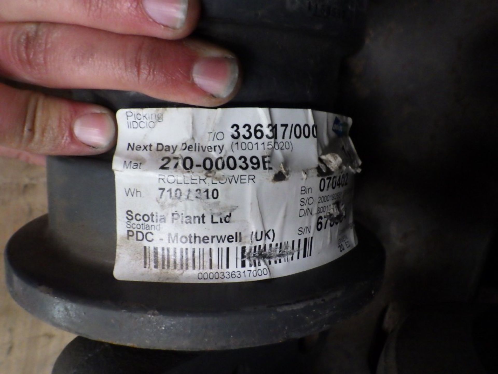 ASSORTED DOOSAN TRACK / UNDERCARRIAGE PARTS INCL. TOP & BOTTOM ROLLERS, SHOES / PADS INCL. P/N: - Image 9 of 10