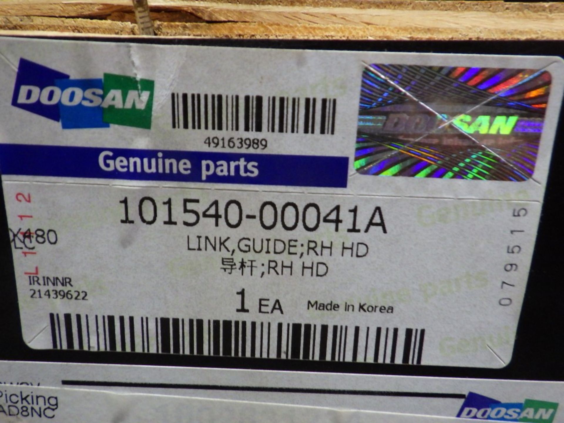 ASSORTED DOOSAN PINS, LINK GUIDES & BUSHES INCL. P/N: K1051342 (DX300?), 2155-4024B (DX380?) - Image 9 of 13