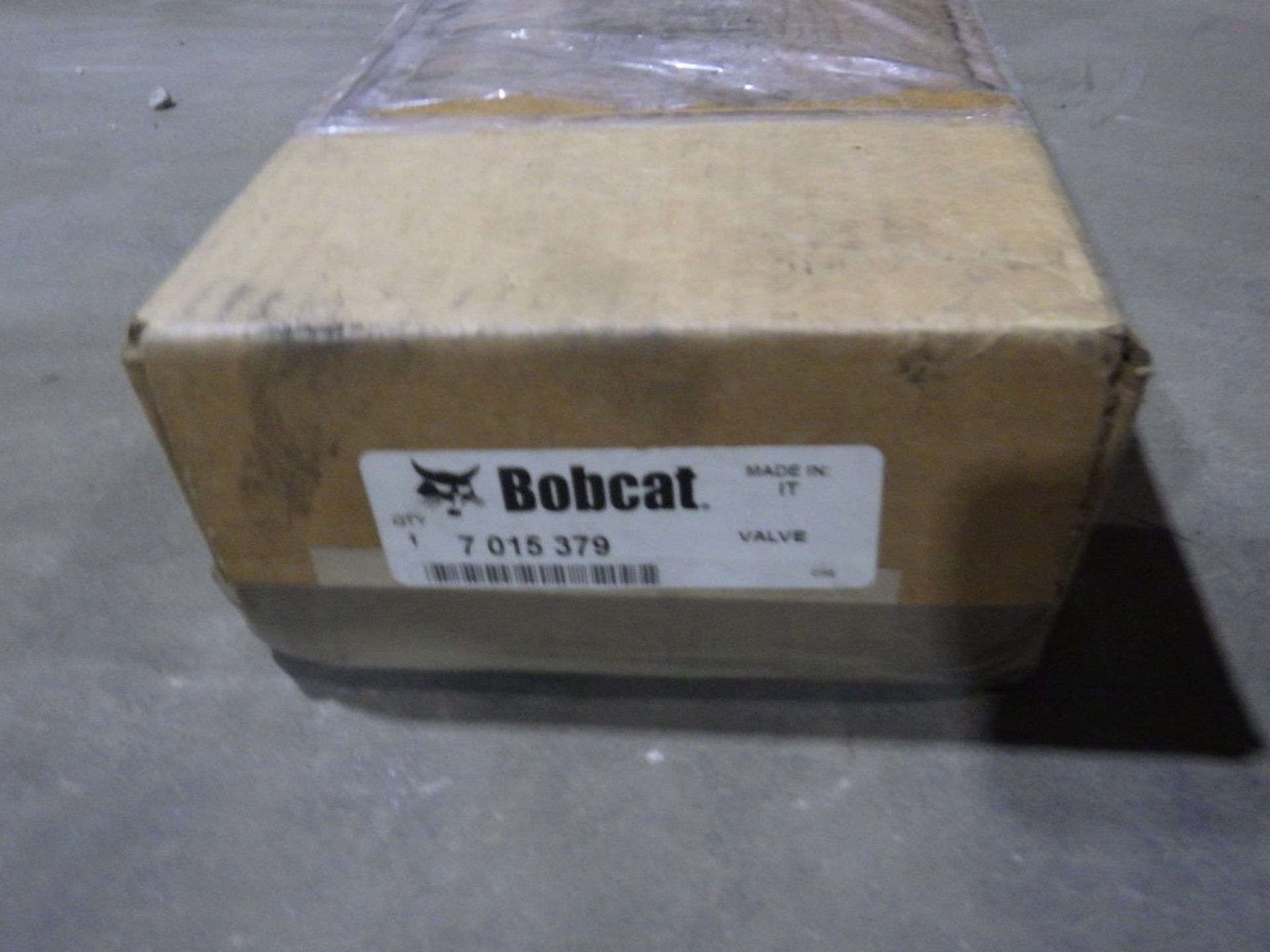 ASSORTED BOBCAT HYDRAULIC PARTS INCL. CYLINDER / RAM, PIPE, HOSE, COUPLINGS, VALVES INCL. P/N: - Image 2 of 13