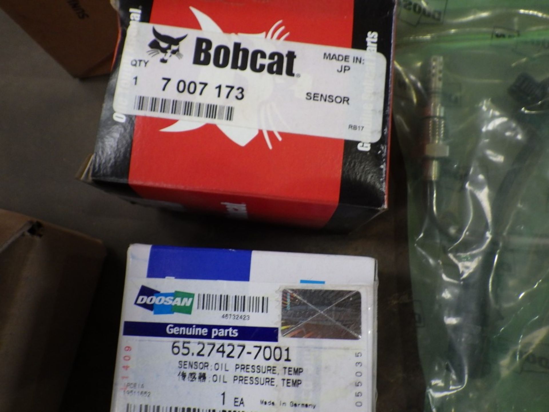 ASSORTED BOBCAT ELECTRICAL COMPONANTS & CONTROLS INCL. JOYSTICKS / HANDLES, LEAVERS, GUAGES, - Image 22 of 24