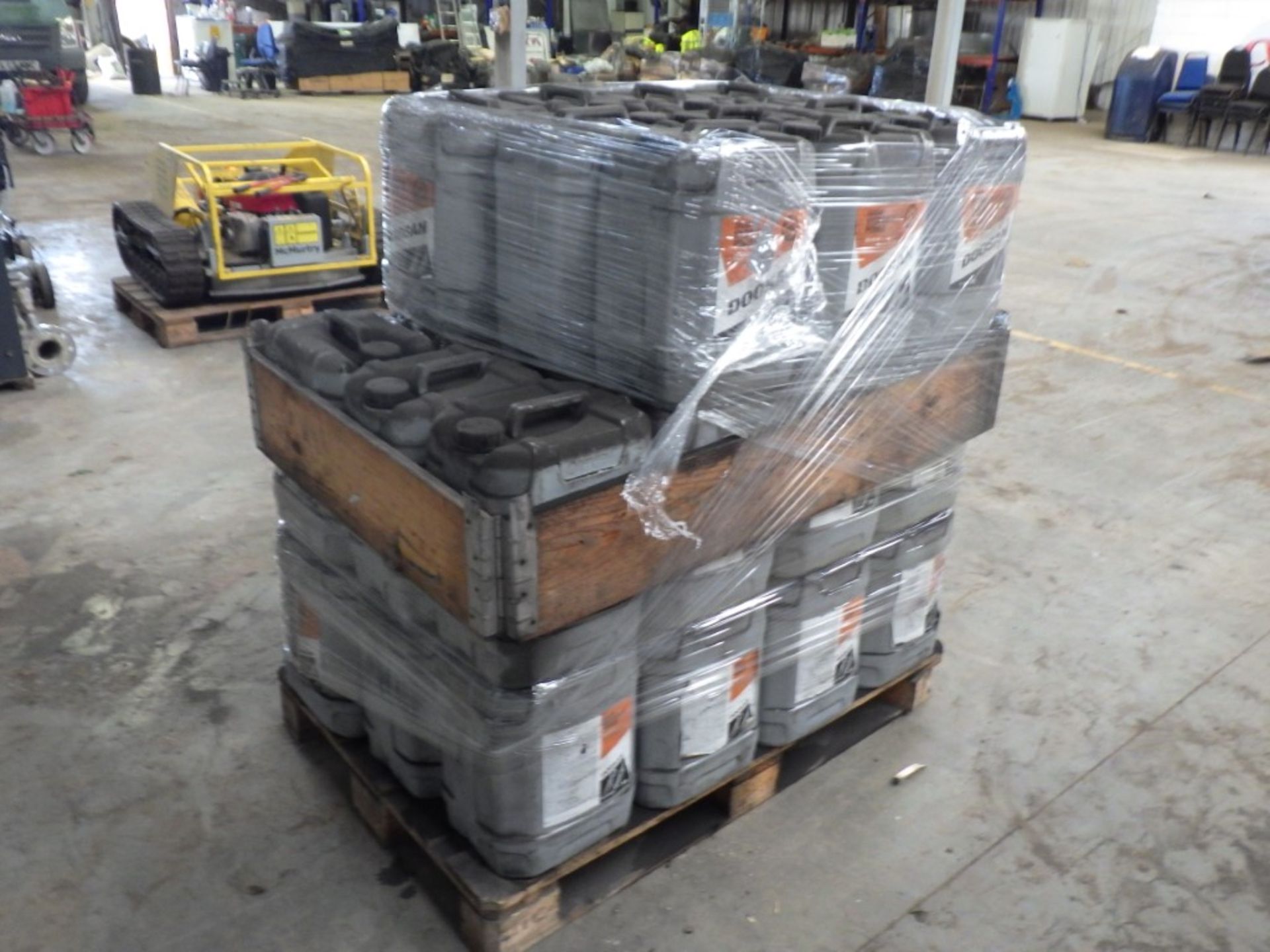 DOOSAN ISO VG 46 HYDRAULIC OIL 20L SYNTHETIC BASED, 20 L CONTAINERS (36 OF) - Image 3 of 3